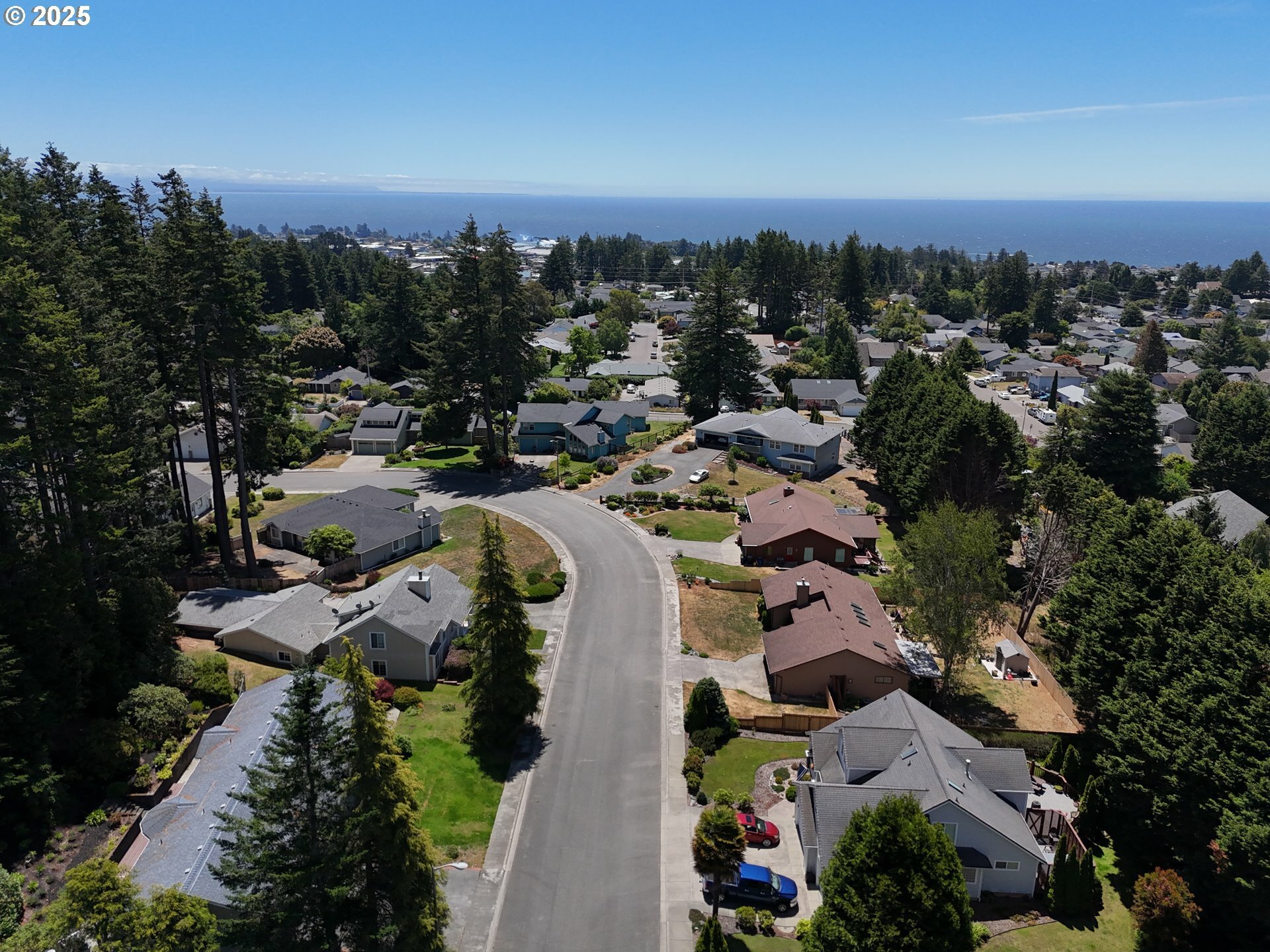 Property Photo: 936 Helen Ln OR 97415