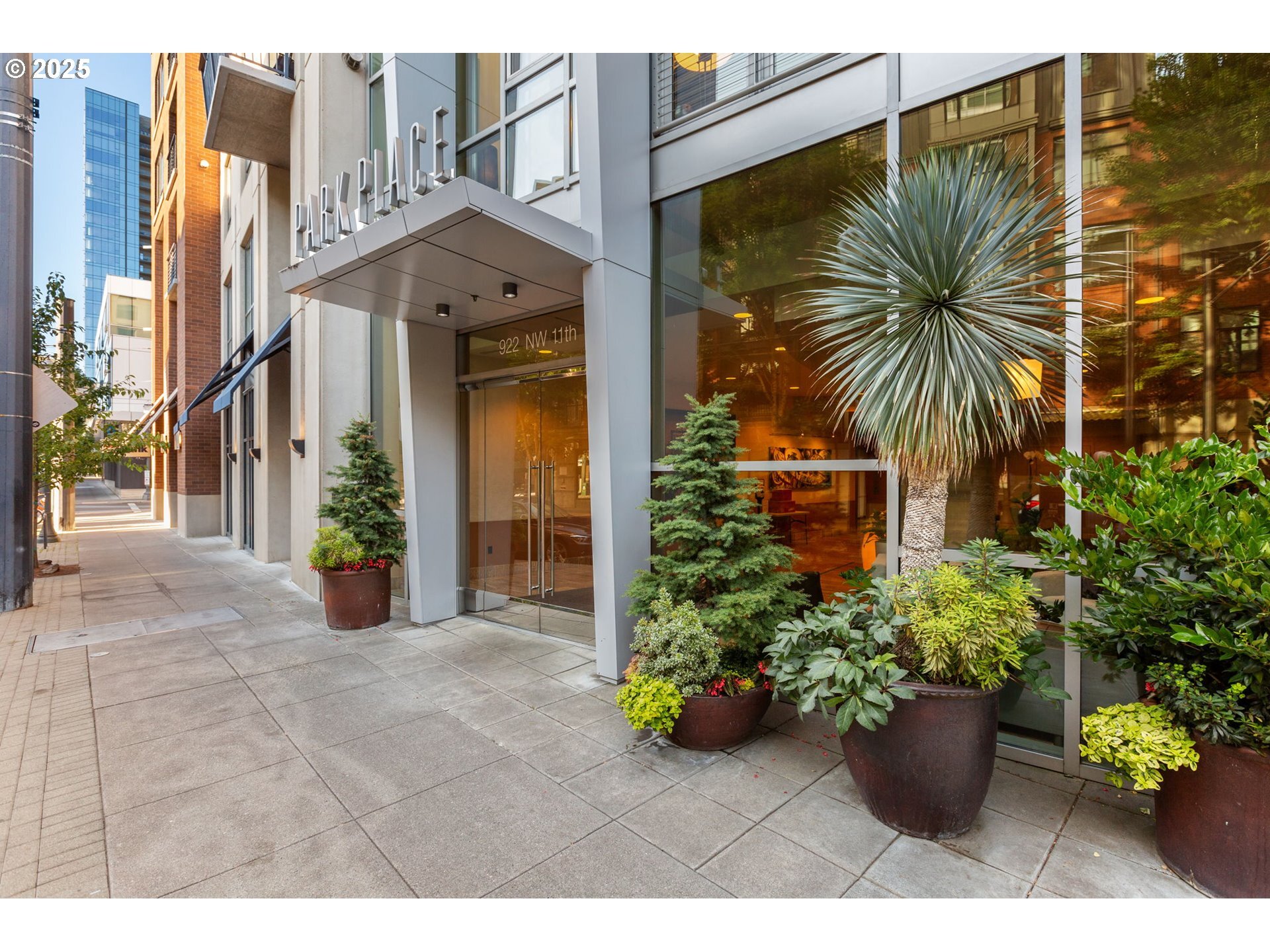 Property Photo: 922 NW 11th Ave 209 OR 97209