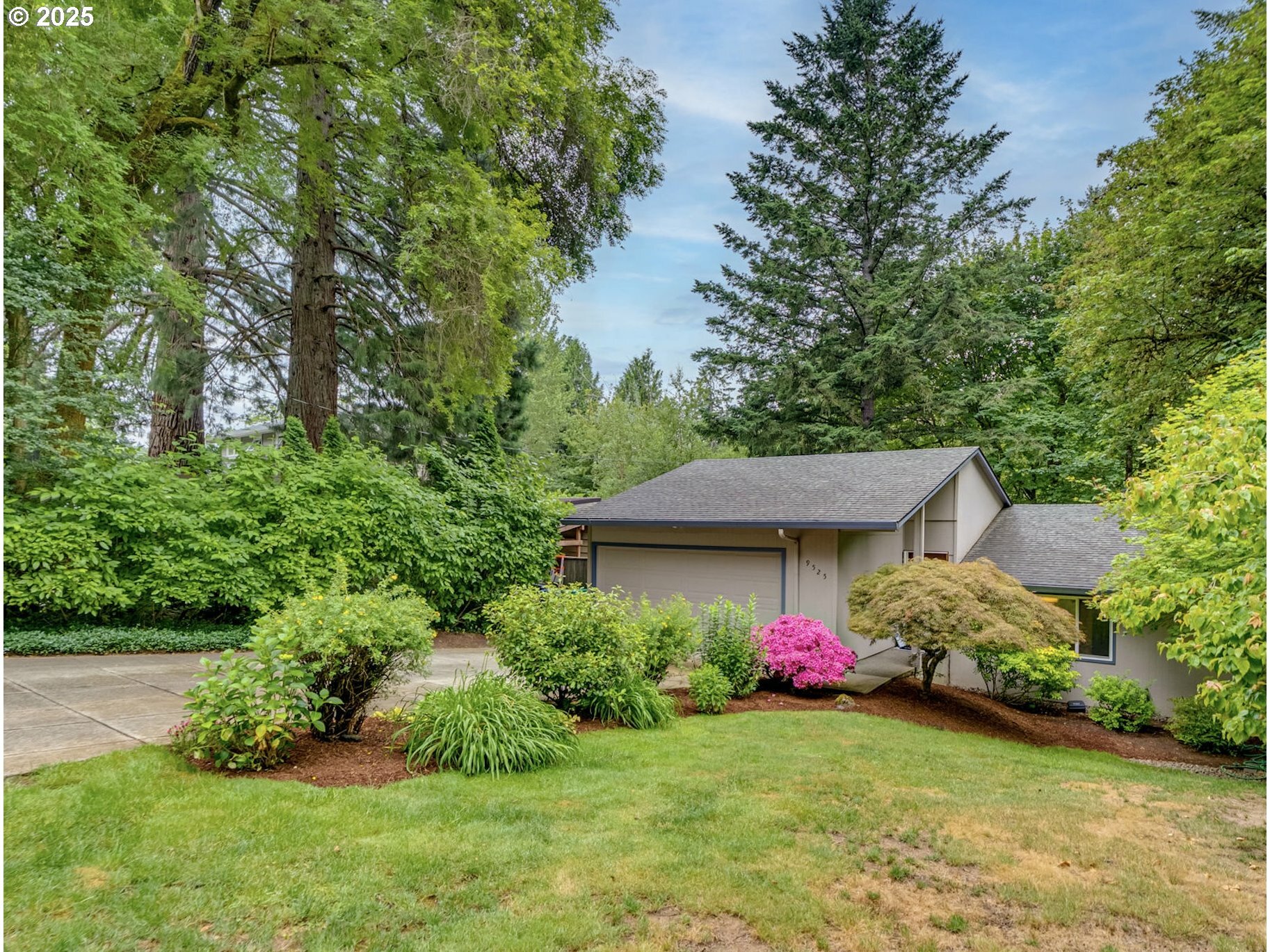 9525 SW 8th Dr  Portland OR 97219 photo