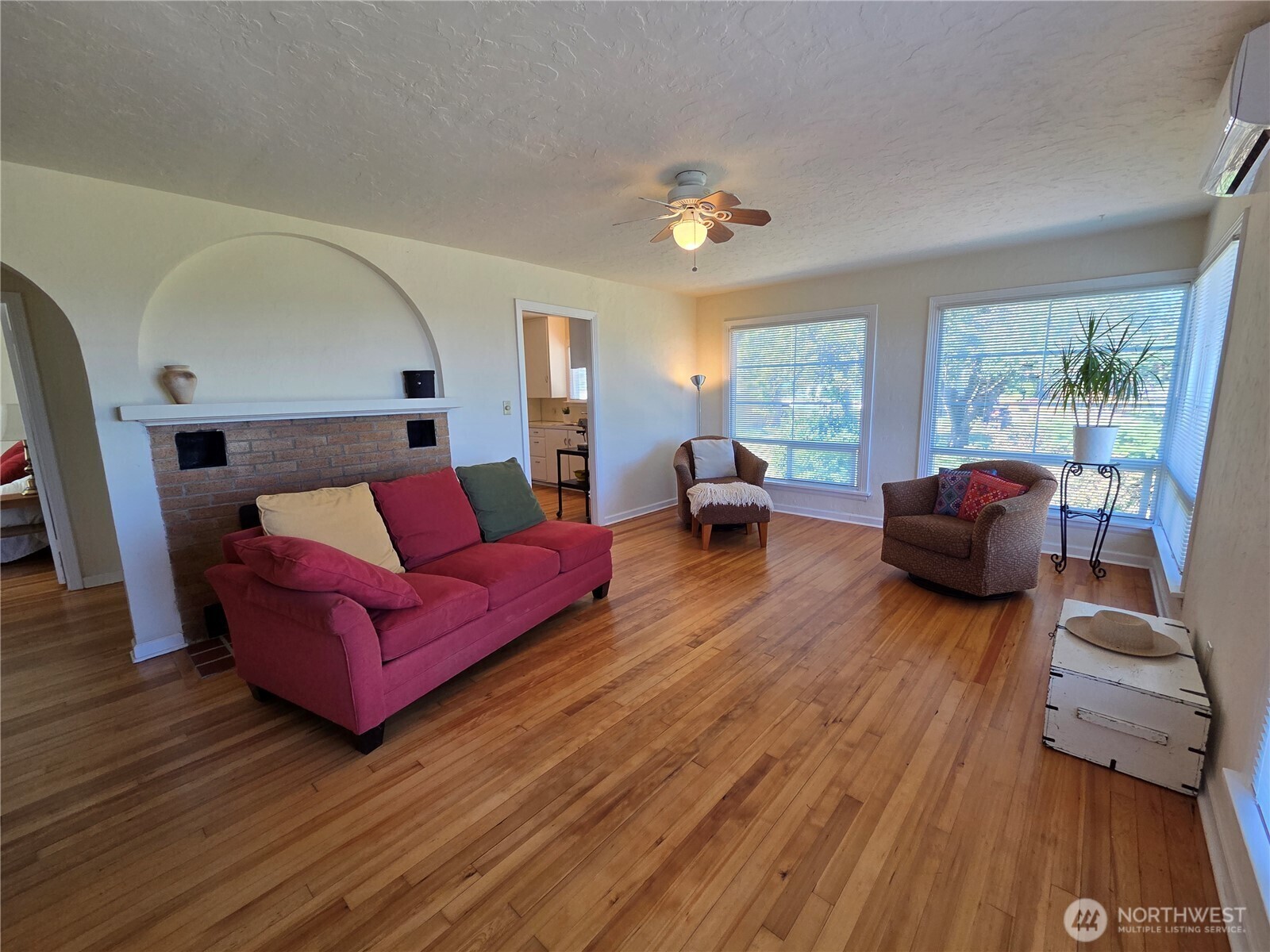 Property Photo:  110 E Vashon Avenue  WA 98362 