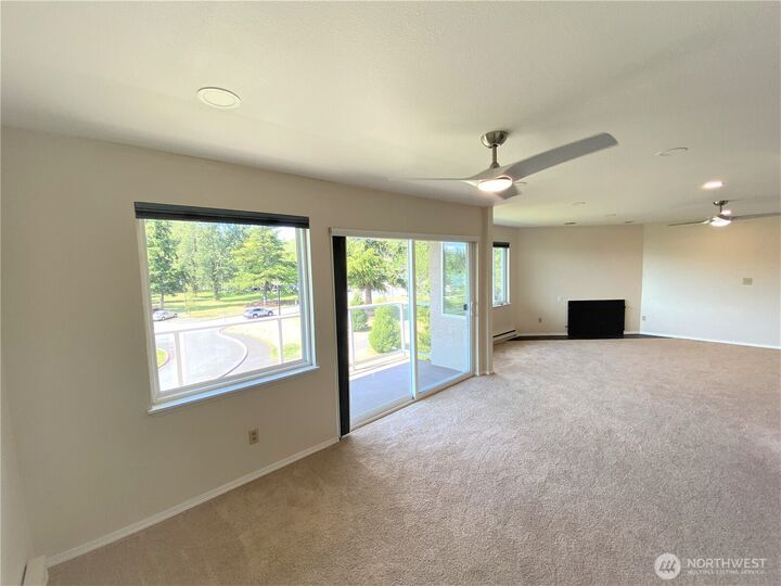 Property Photo: 9715 NE Juanita Drive 310B WA 98034