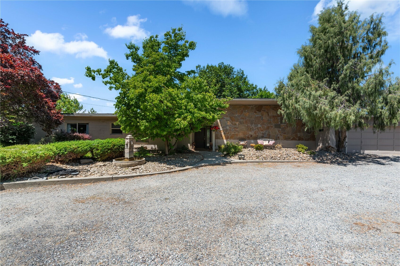 Property Photo: 1714 N Astor Court WA 98802