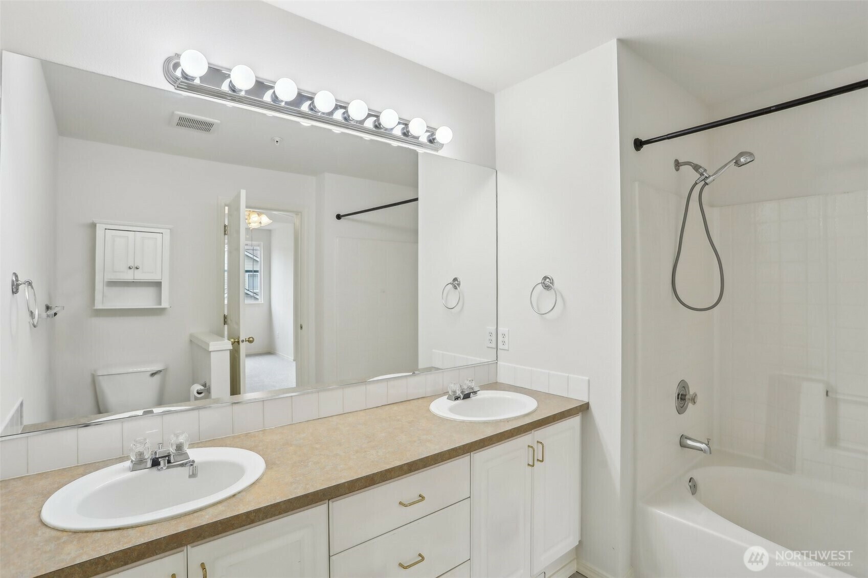 Property Photo: 21616 9th Avenue SE C-105 WA 98021