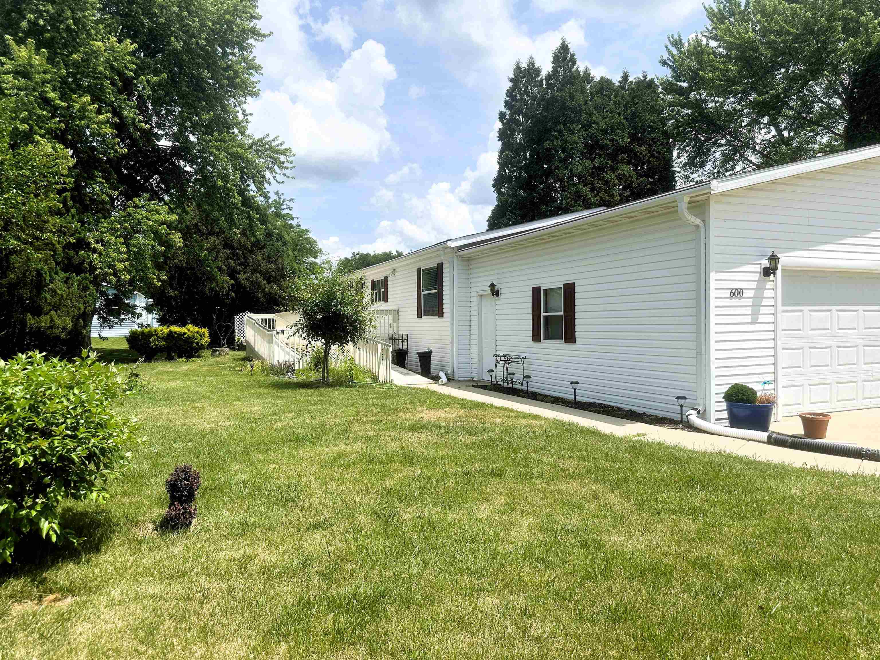 Property Photo: 600 Greenview Road IL 61008