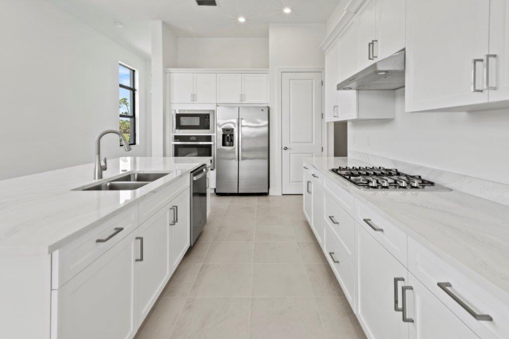 Property Photo: 320 SE Via Sangro FL 34952