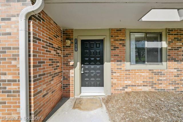 Property Photo:  21920 Indian Creek Drive  MI 48335 