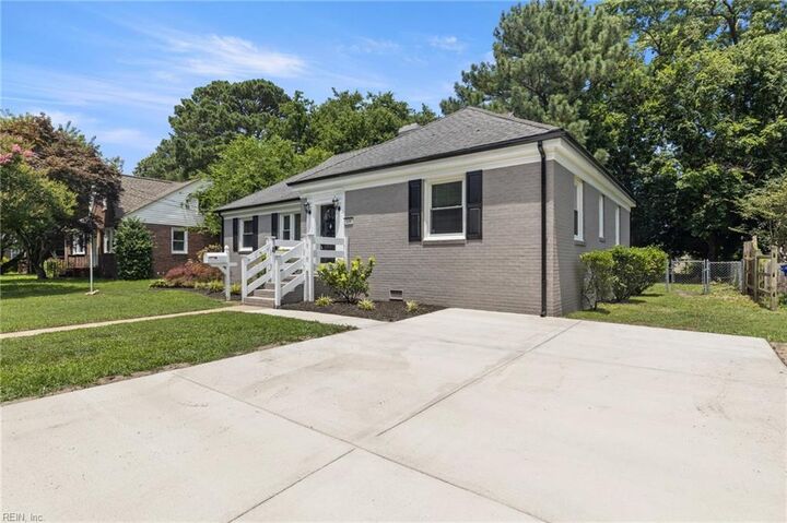 Property Photo:  109 Tyler Cres E  VA 23707 