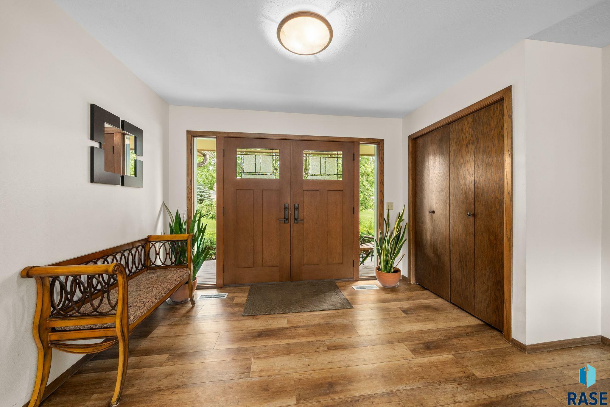 Property Photo: 2908 N Oak Rd SD 57005