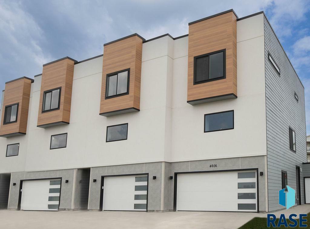 Property Photo: 5000 E 54th St SD 57110