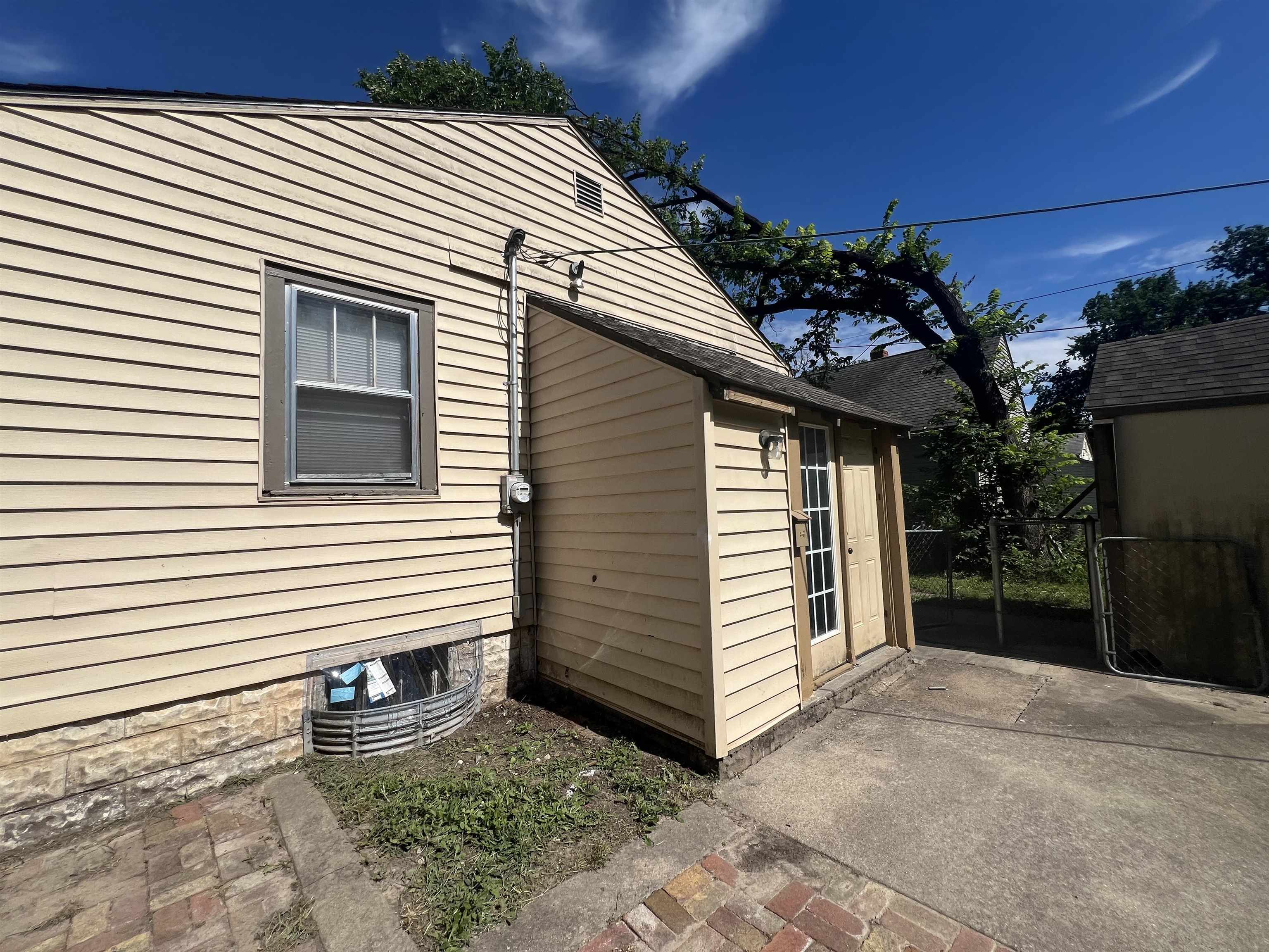 Property Photo: 647 N Erie Ave KS 67214