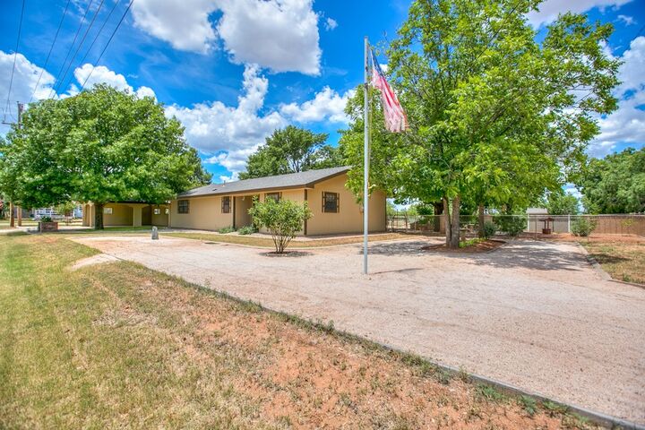 Property Photo: 220 McDowell St TX 76933