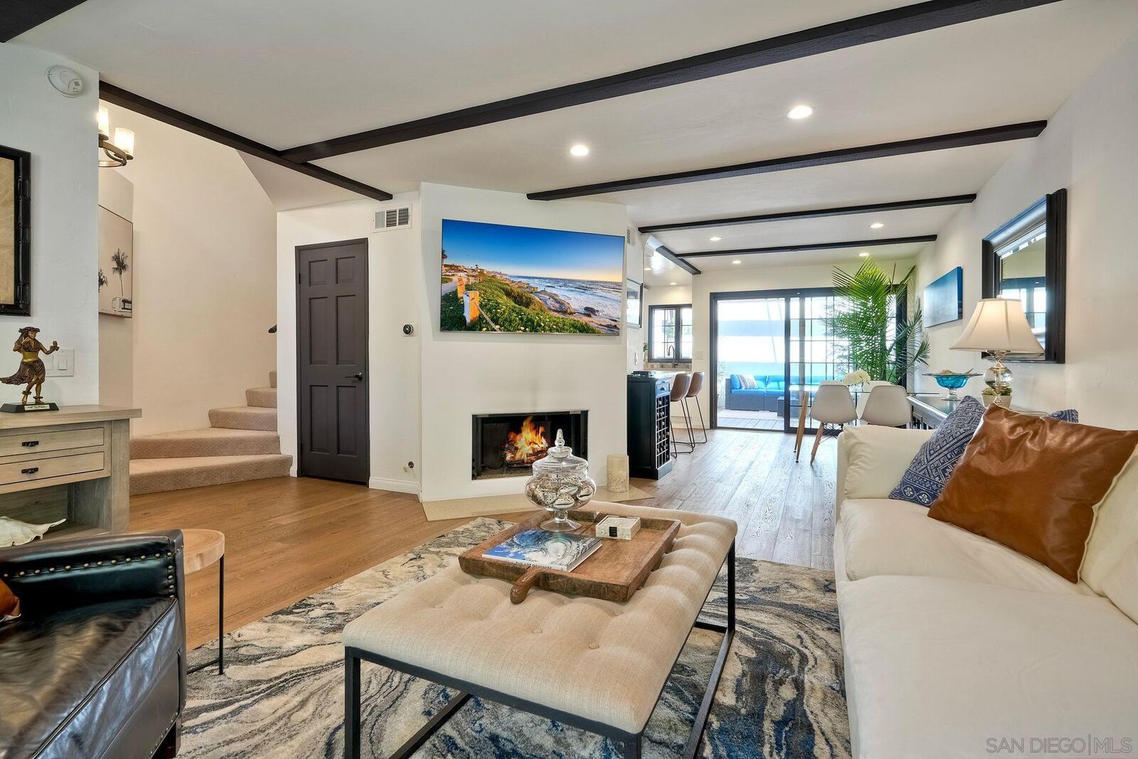 Property Photo:  8666 Villa La Jolla Dr 4  CA 92037 