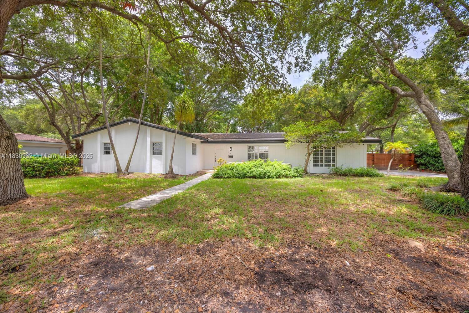 Property Photo: 16412 SW 74th Ct FL 33157