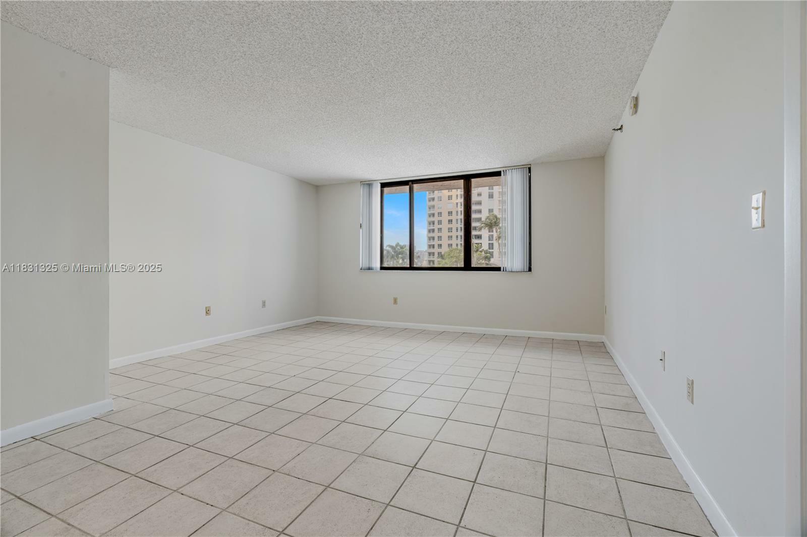 Property Photo: 540 Brickell Key Dr 718 FL 33131