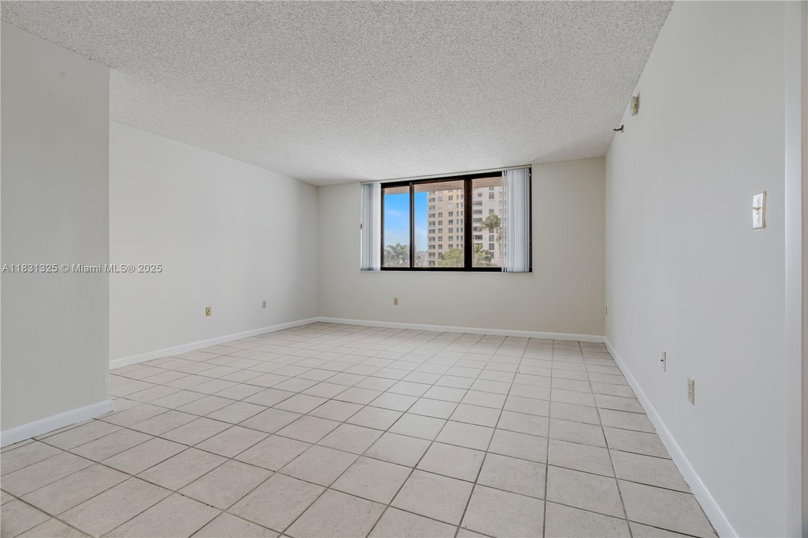 Property Photo: 540 Brickell Key Dr 718 FL 33131