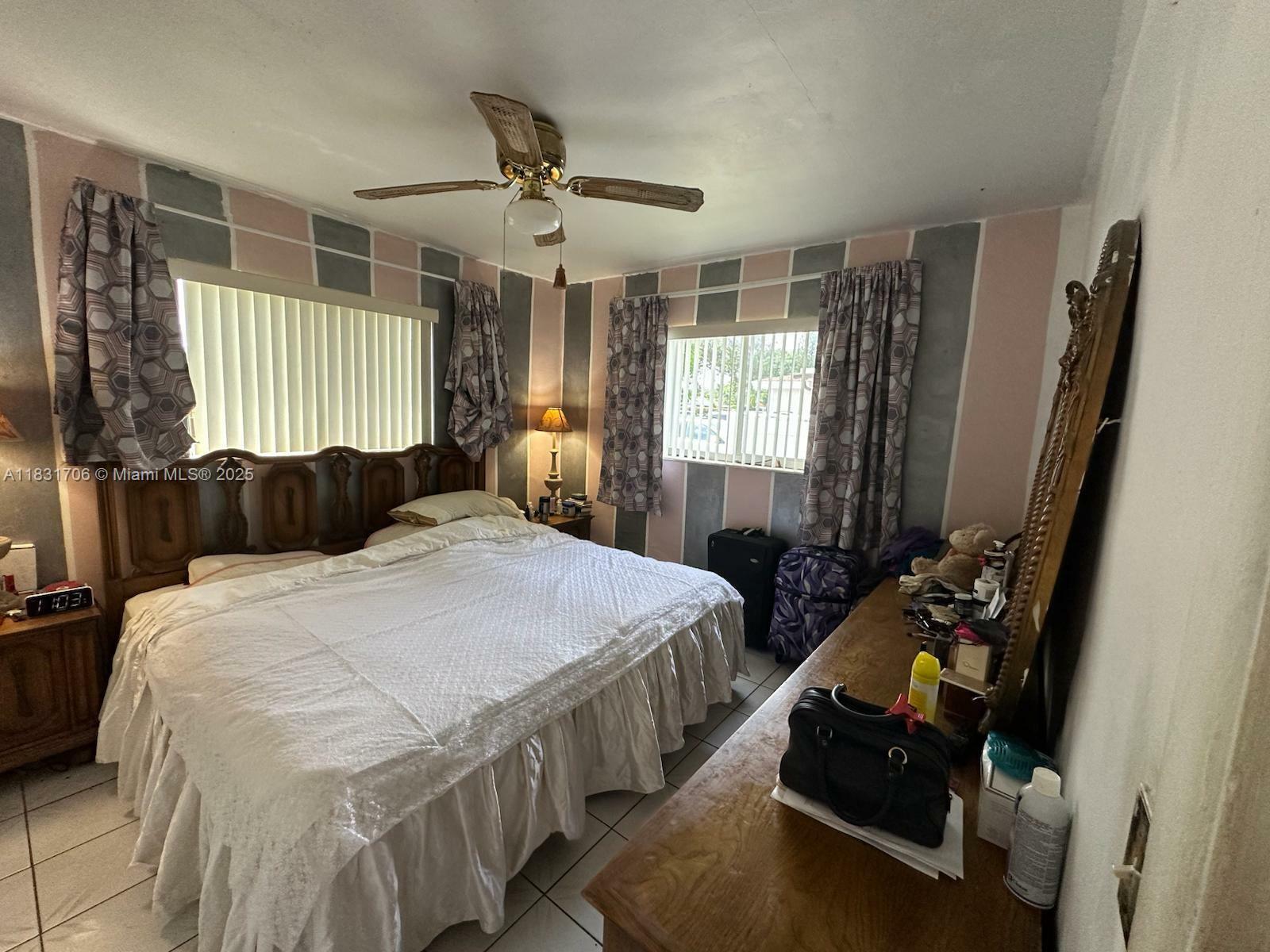 Property Photo:  2400 N 57th Way  FL 33021 