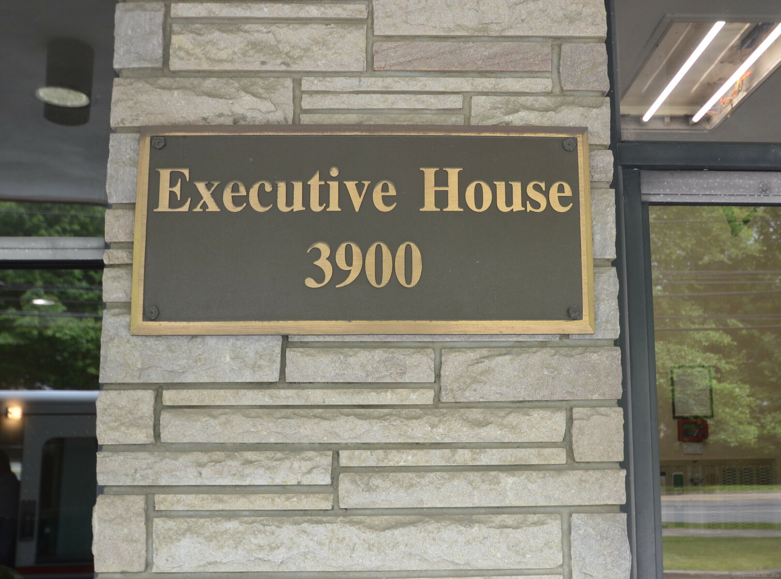 Property Photo: 3900 Park Avenue 8H CT 06604