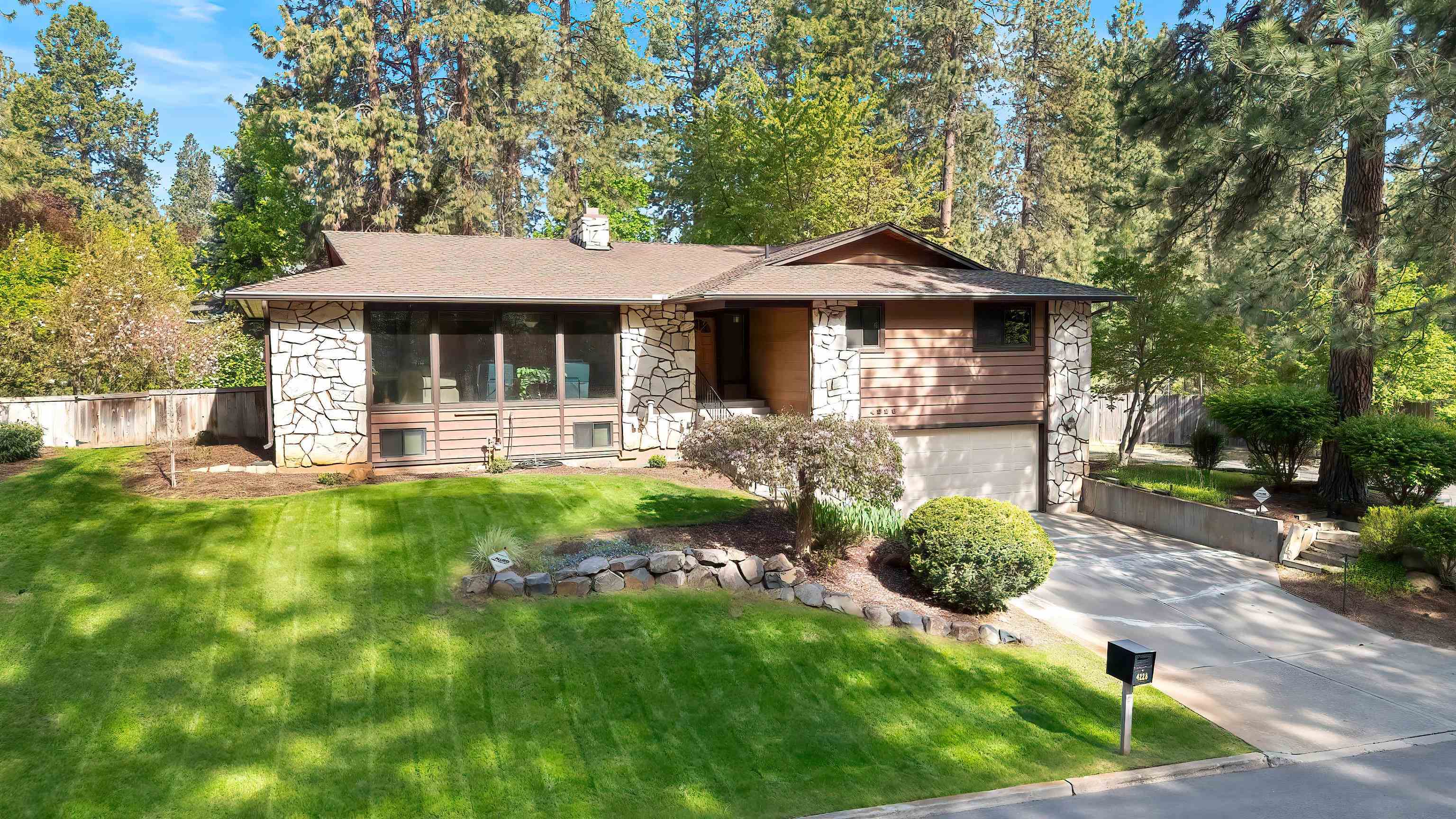 Property Photo: 4228 S Darcy Dr WA 99206