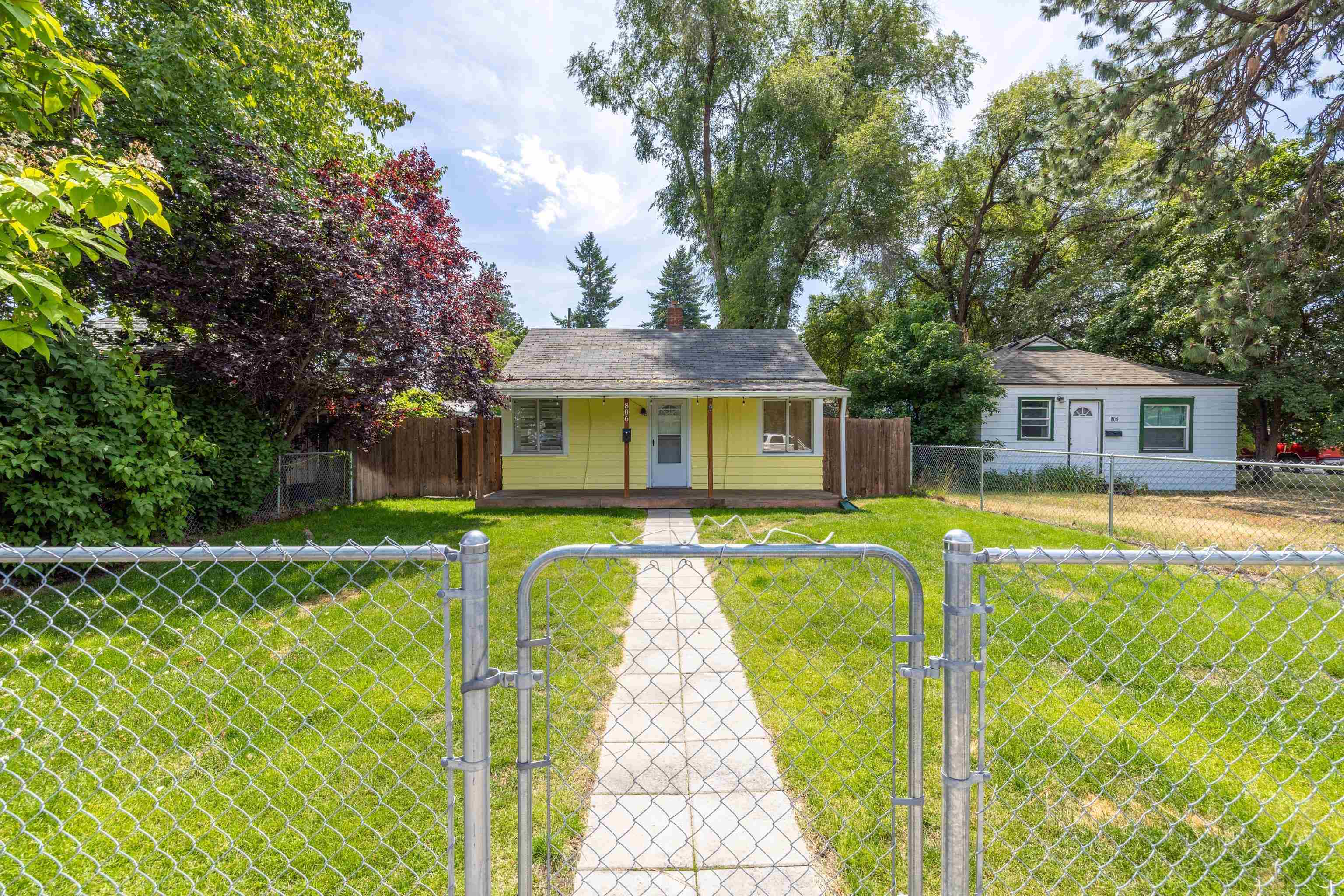 Property Photo: 806 E North Ave WA 99207