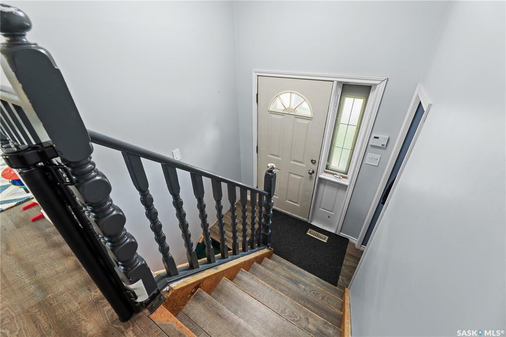 Property Photo: 142 Devonshire Crescent SK S7L 5V7