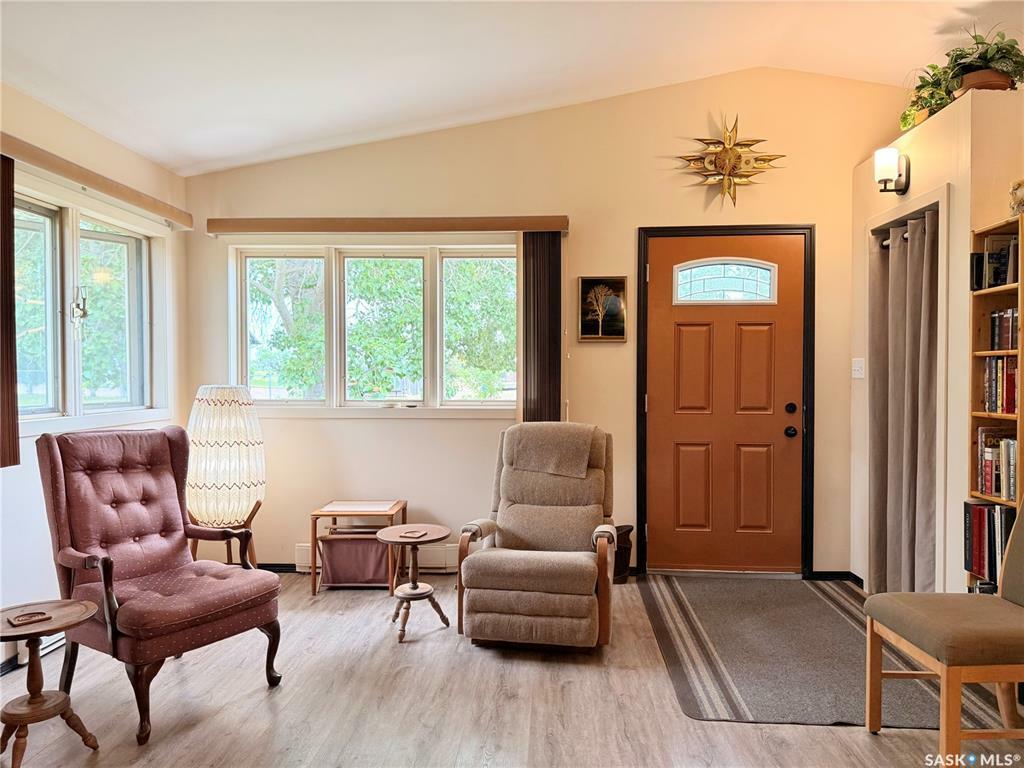 Property Photo: 457 2nd Avenue W SK S0H 3P0