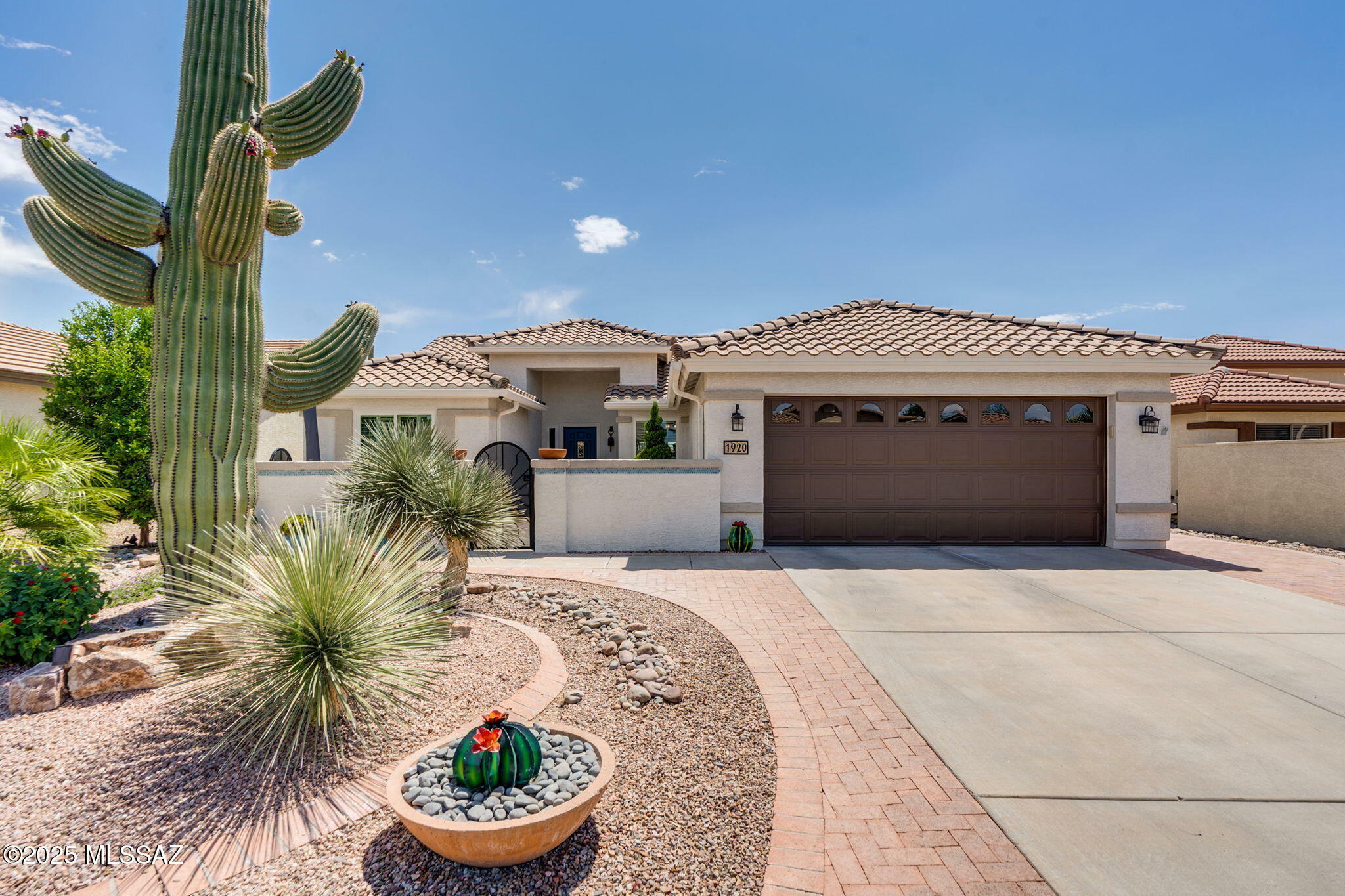 Property Photo: 1920 E Desert Lark Pass AZ 85614