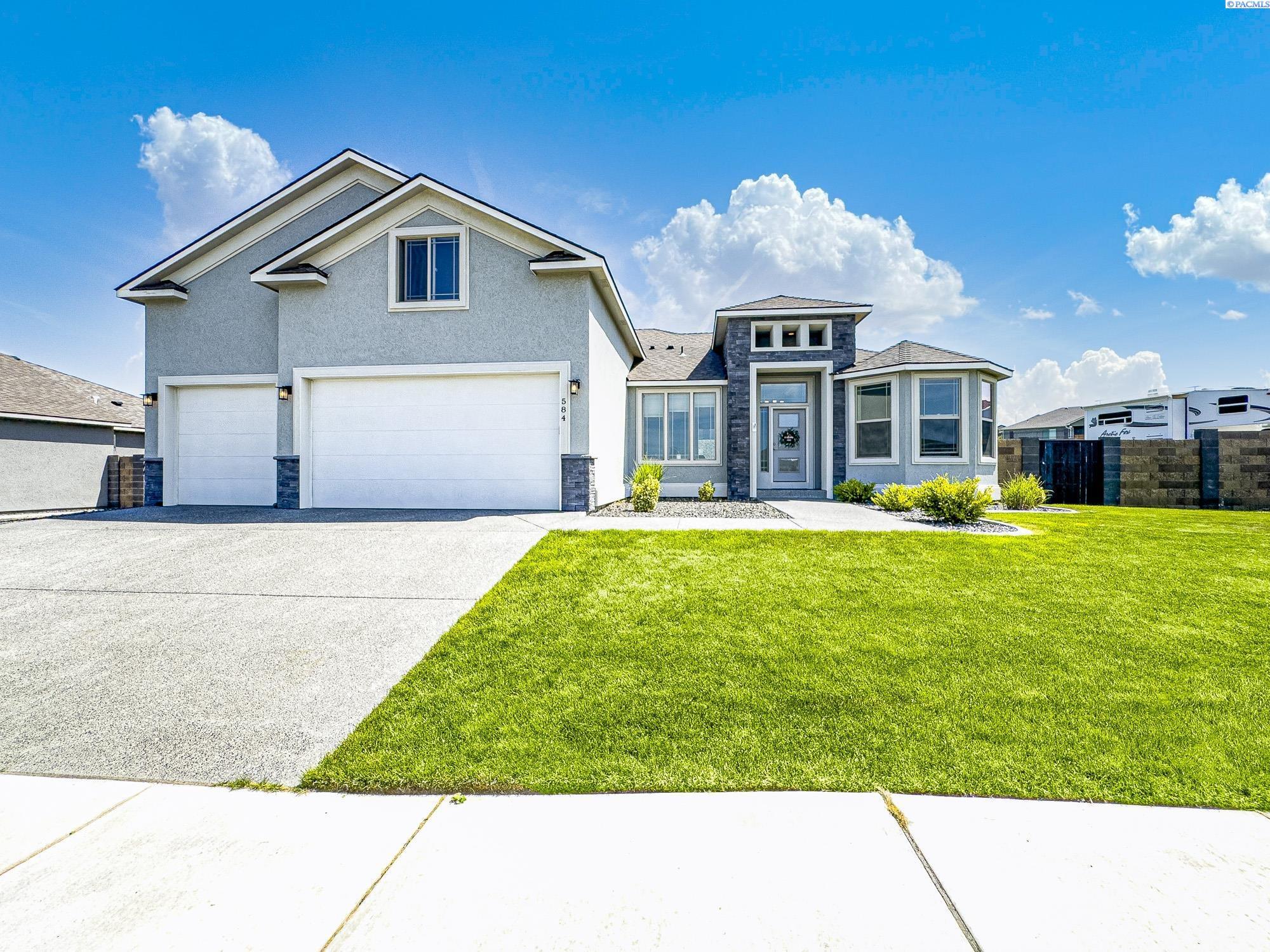 Property Photo: 584 Thebes St WA 99353