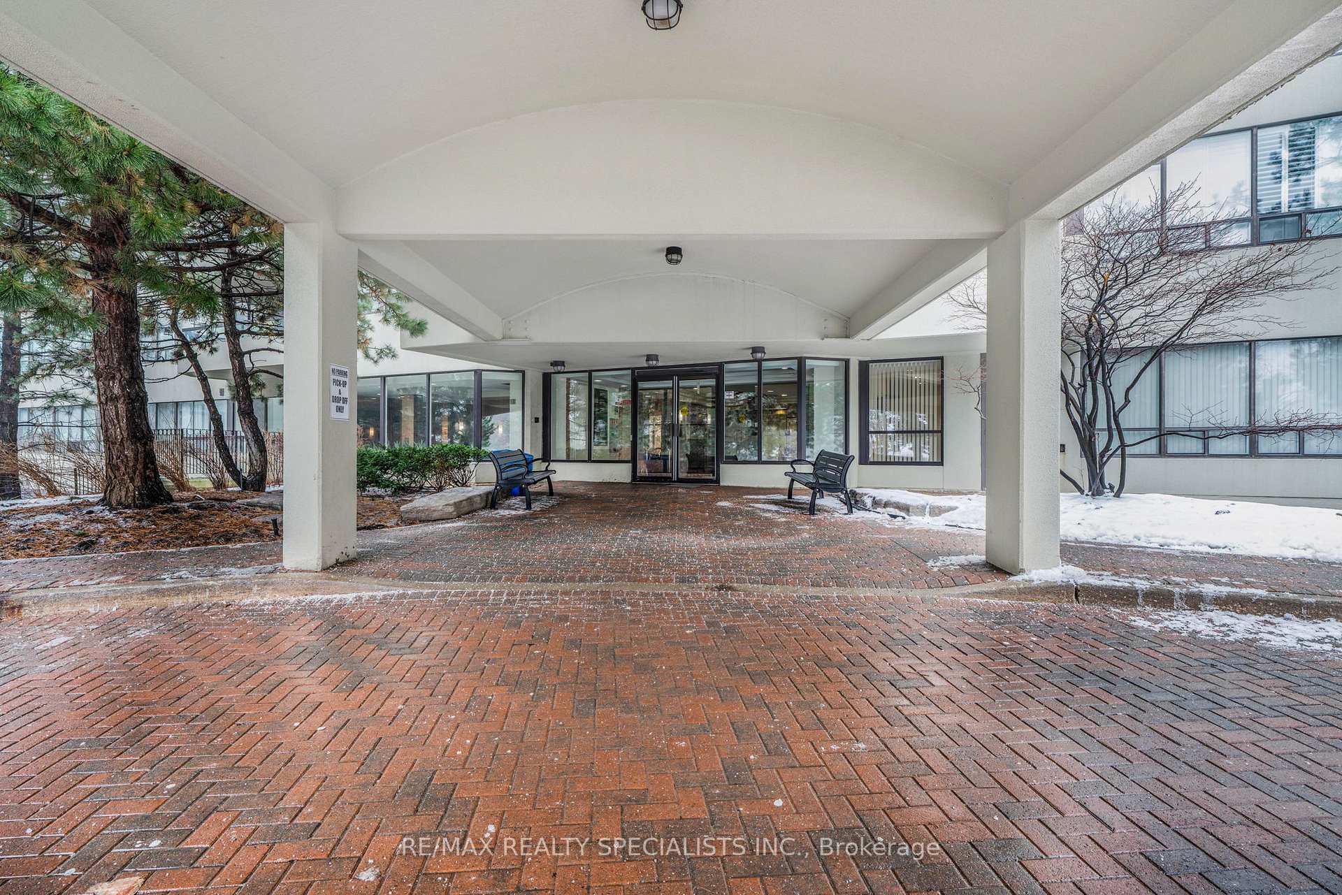 Property Photo:  24 Hanover Road 508  ON L6S 5K8 