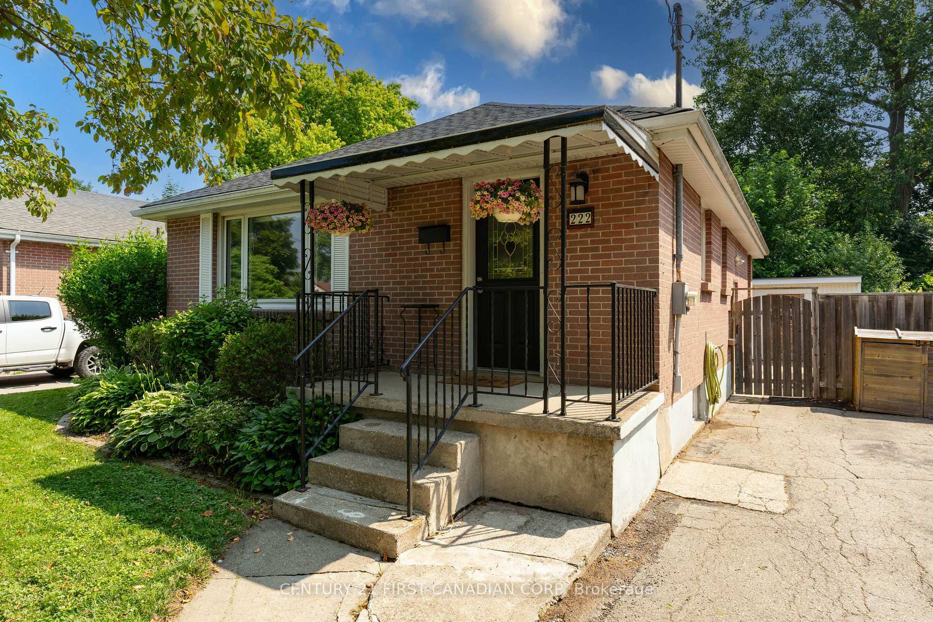 Property Photo:  222 Sterling Street  ON N5Y 1Z4 