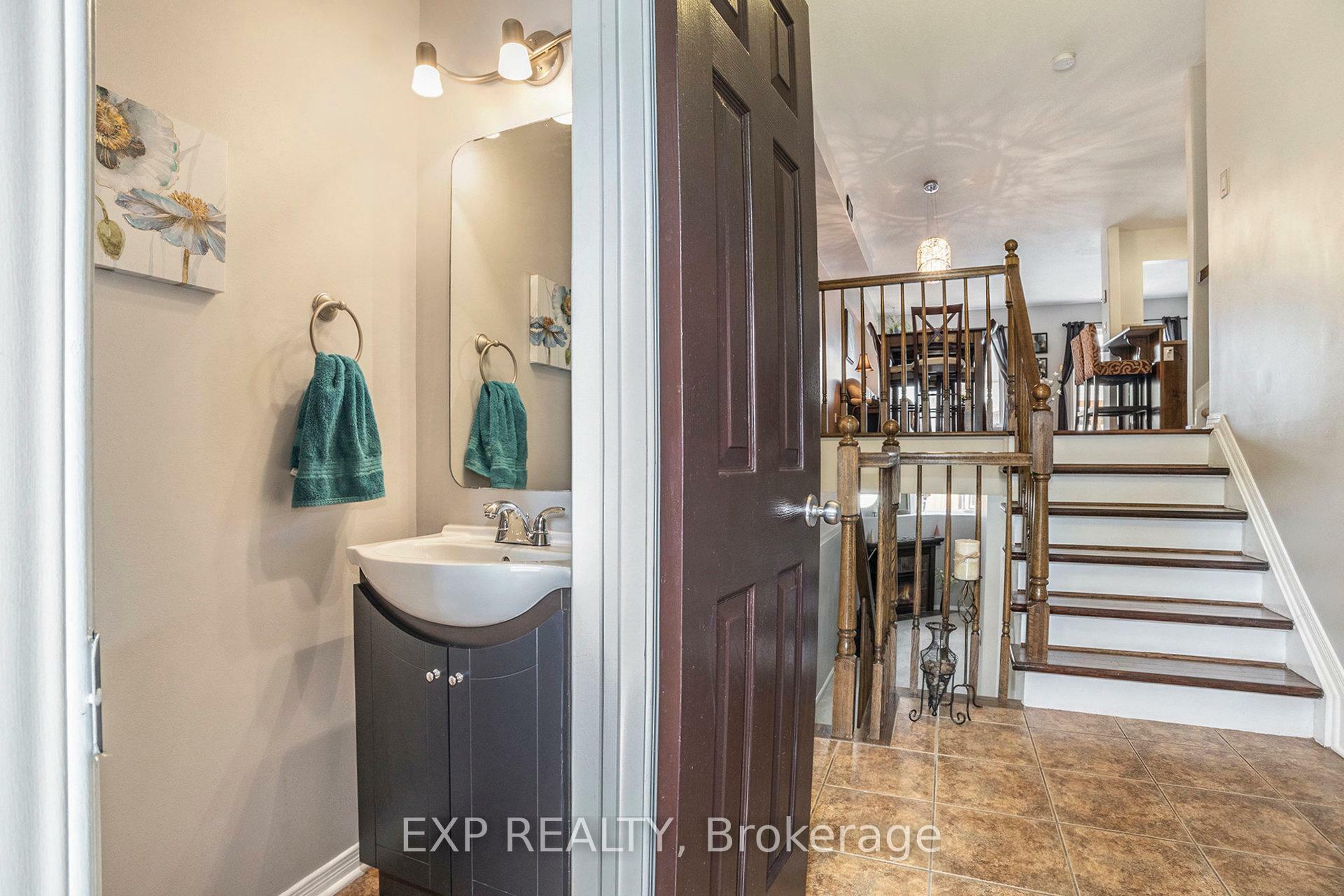 Property Photo:  215 Parkrose N/A  ON K4A 0N8 
