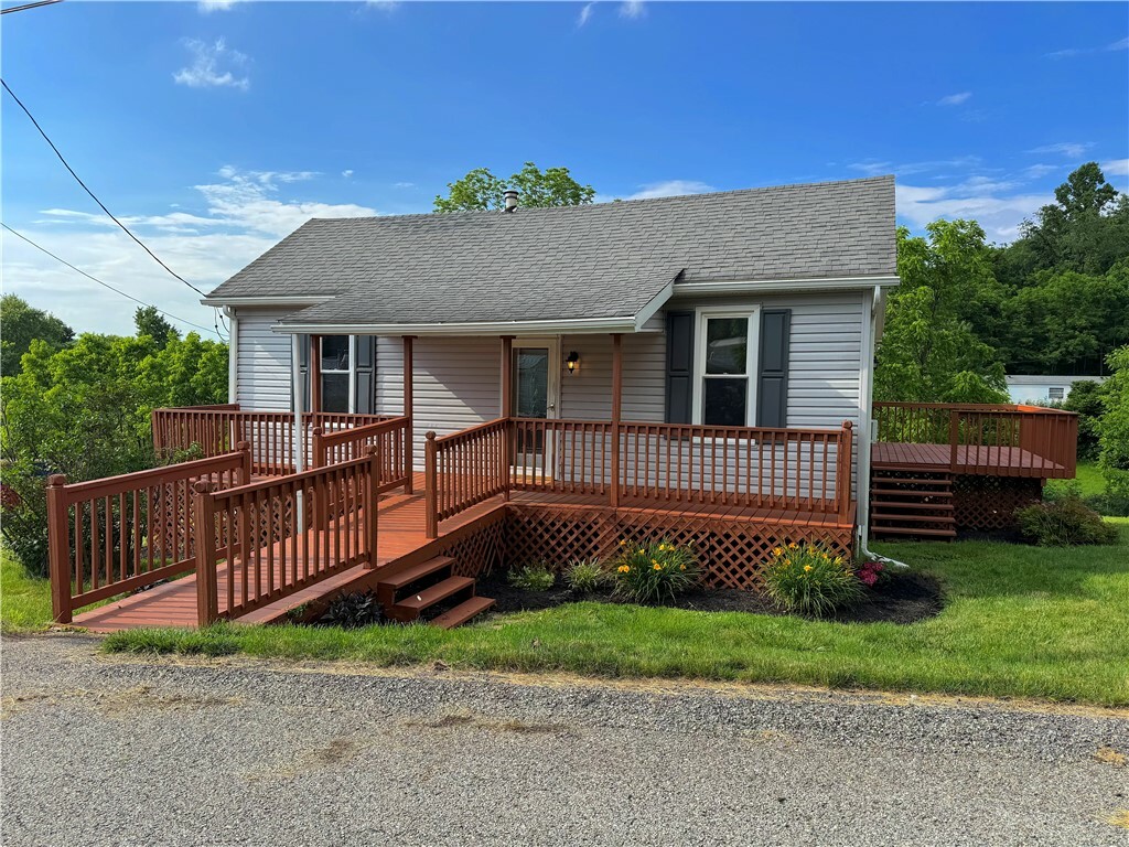 81 Baltimore St  Irwin PA 15642 photo