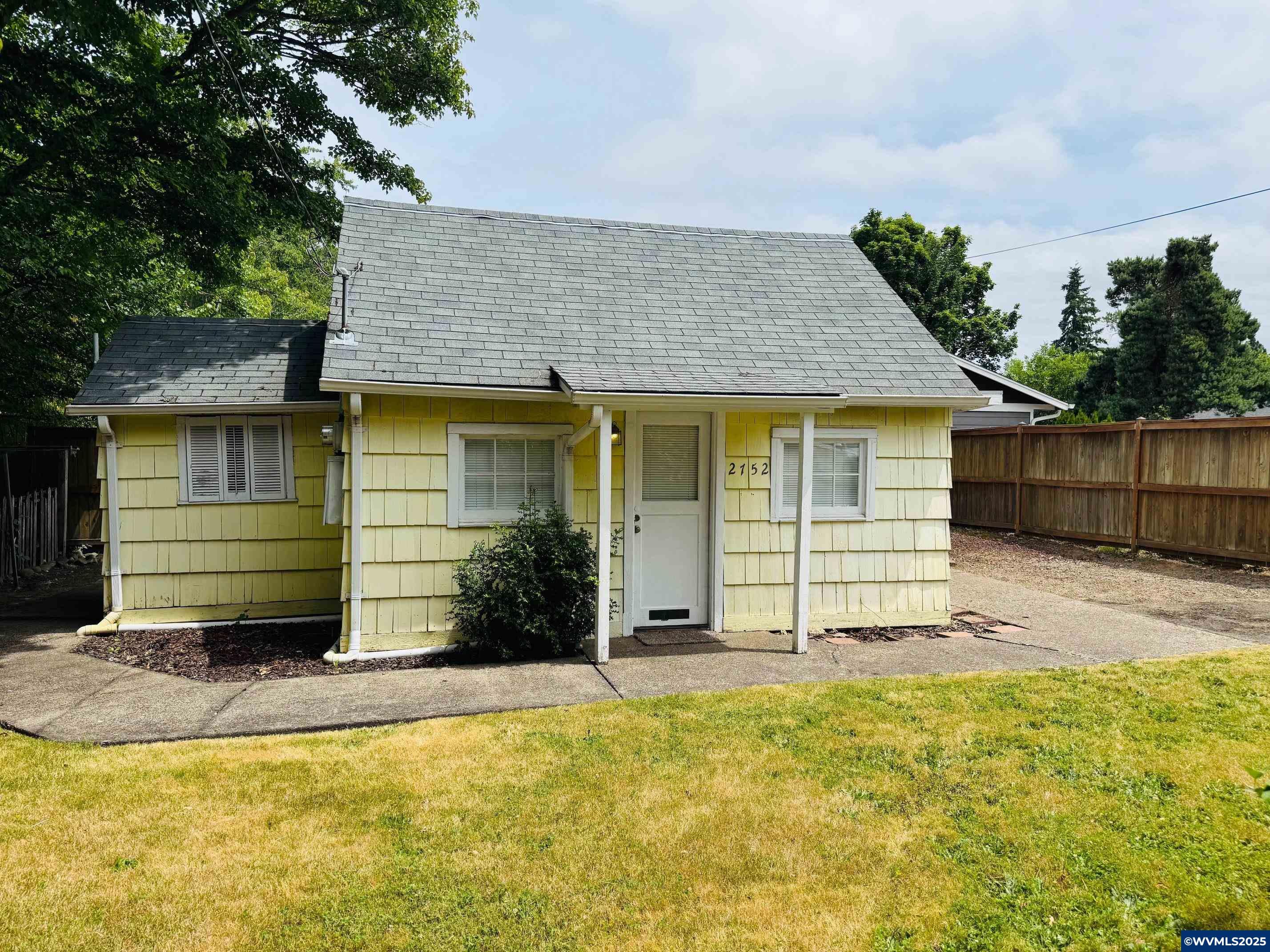 Property Photo:  2752 Summer St SE  OR 97302 