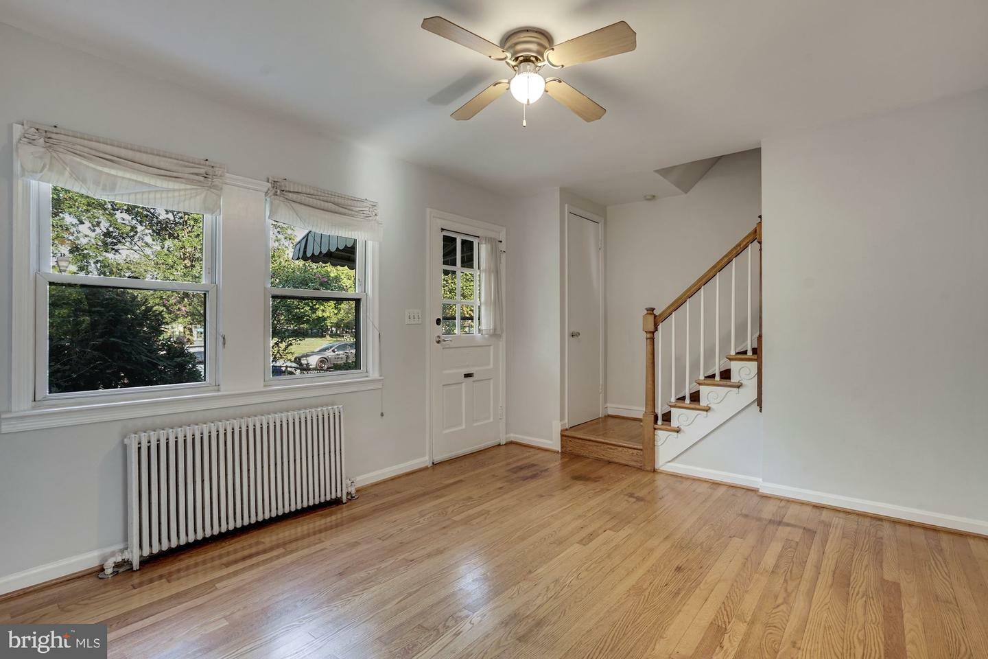 Property Photo: 1055 N Nelson Street VA 22201