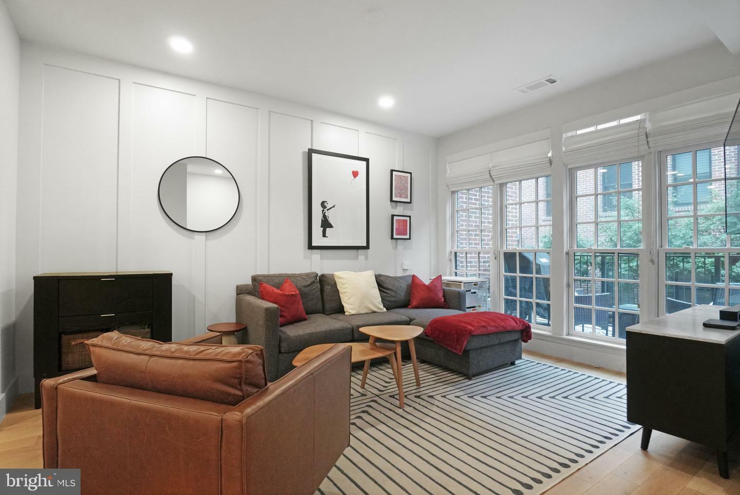Property Photo:  1309 E Street SE 27  DC 20003 