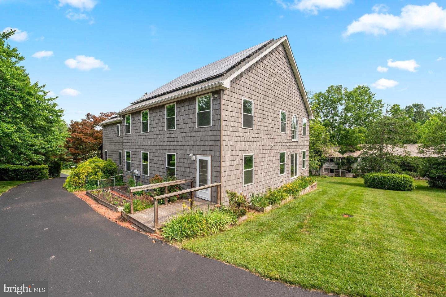38 S Grange Avenue  Collegeville PA 19426 photo