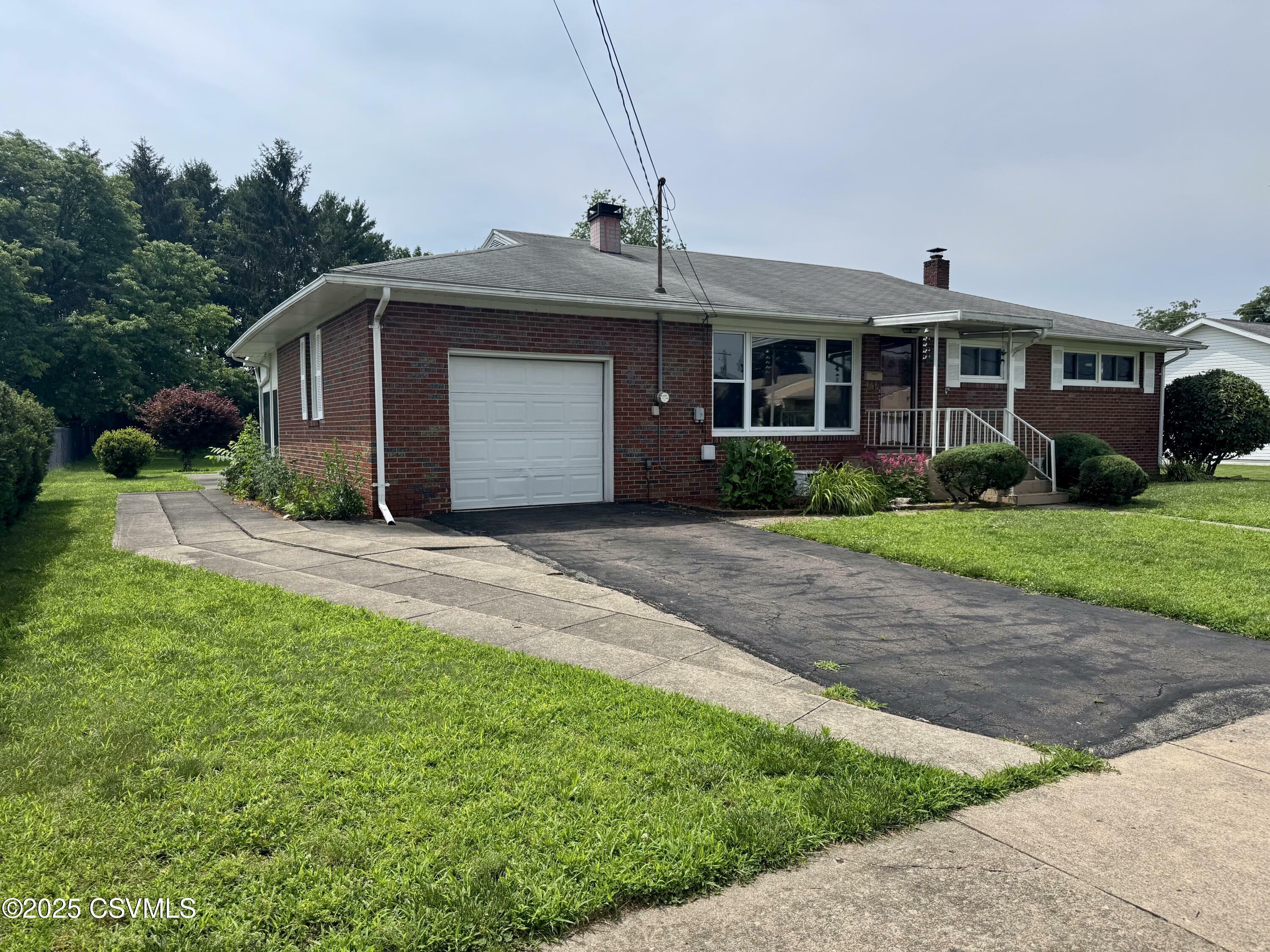Property Photo:  912 Sunset Drive  PA 18603 