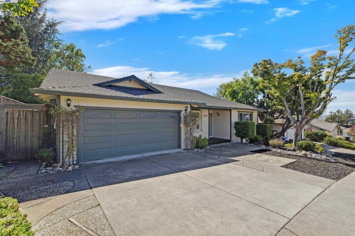 Property Photo: 2207 Dexter Ct. CA 94541