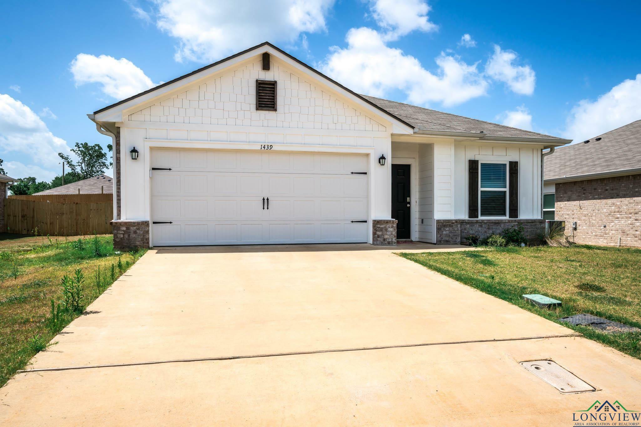 1439 Monterey Dr  Longview TX 75601 photo