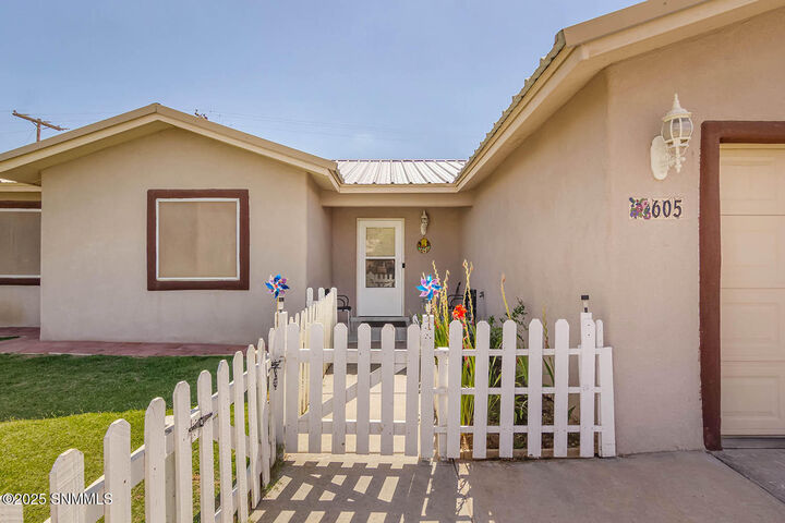 Property Photo:  605 Vista Del Sol Place  NM 88007 