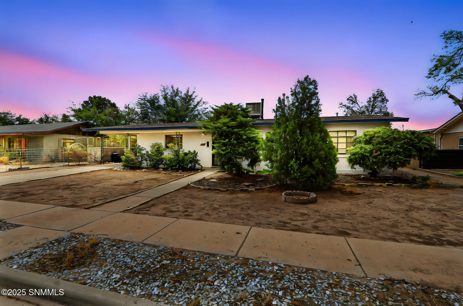 Property Photo:  610 College Place  NM 88005 