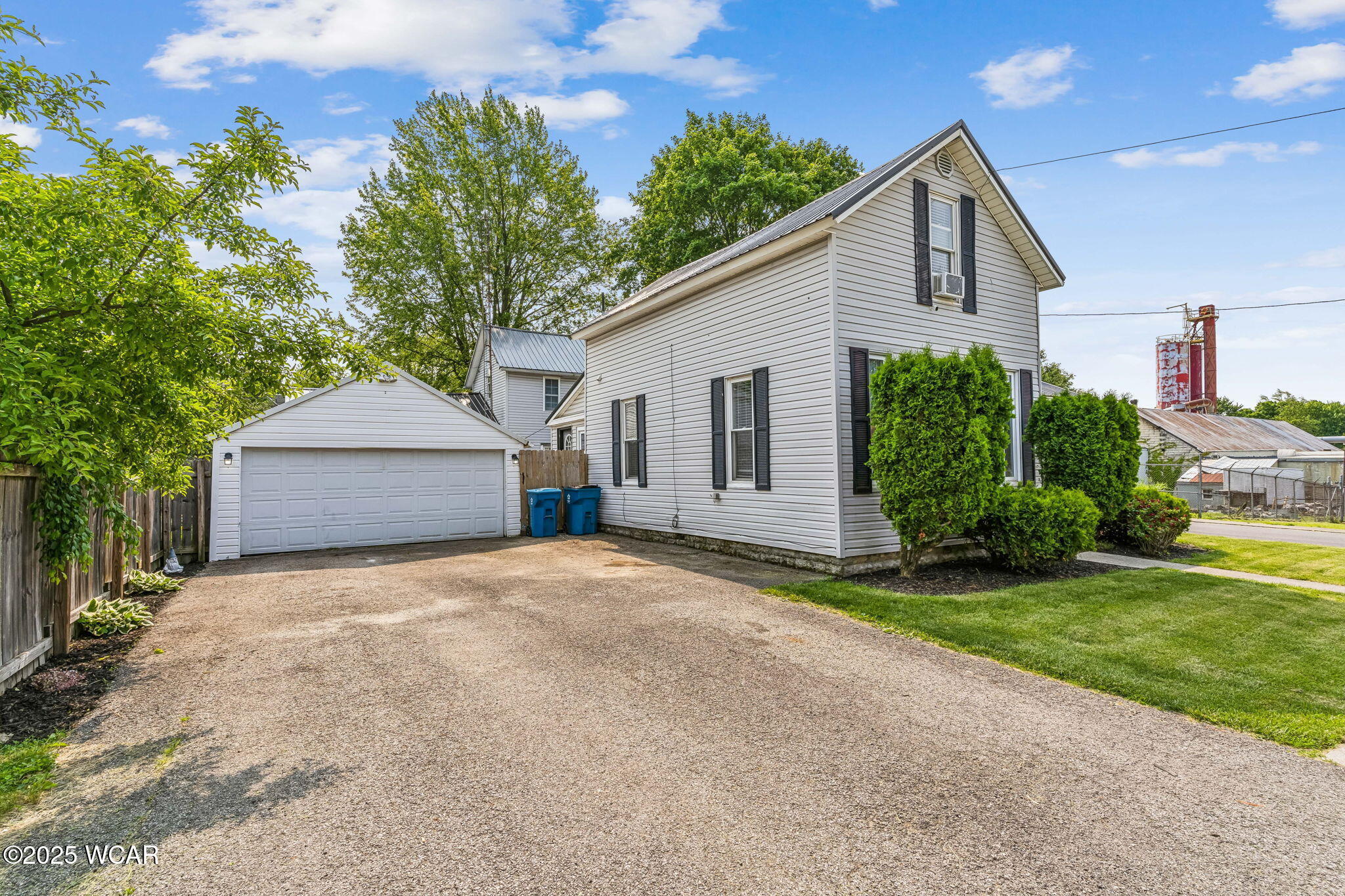 Property Photo: 408 Vine Street OH 43326