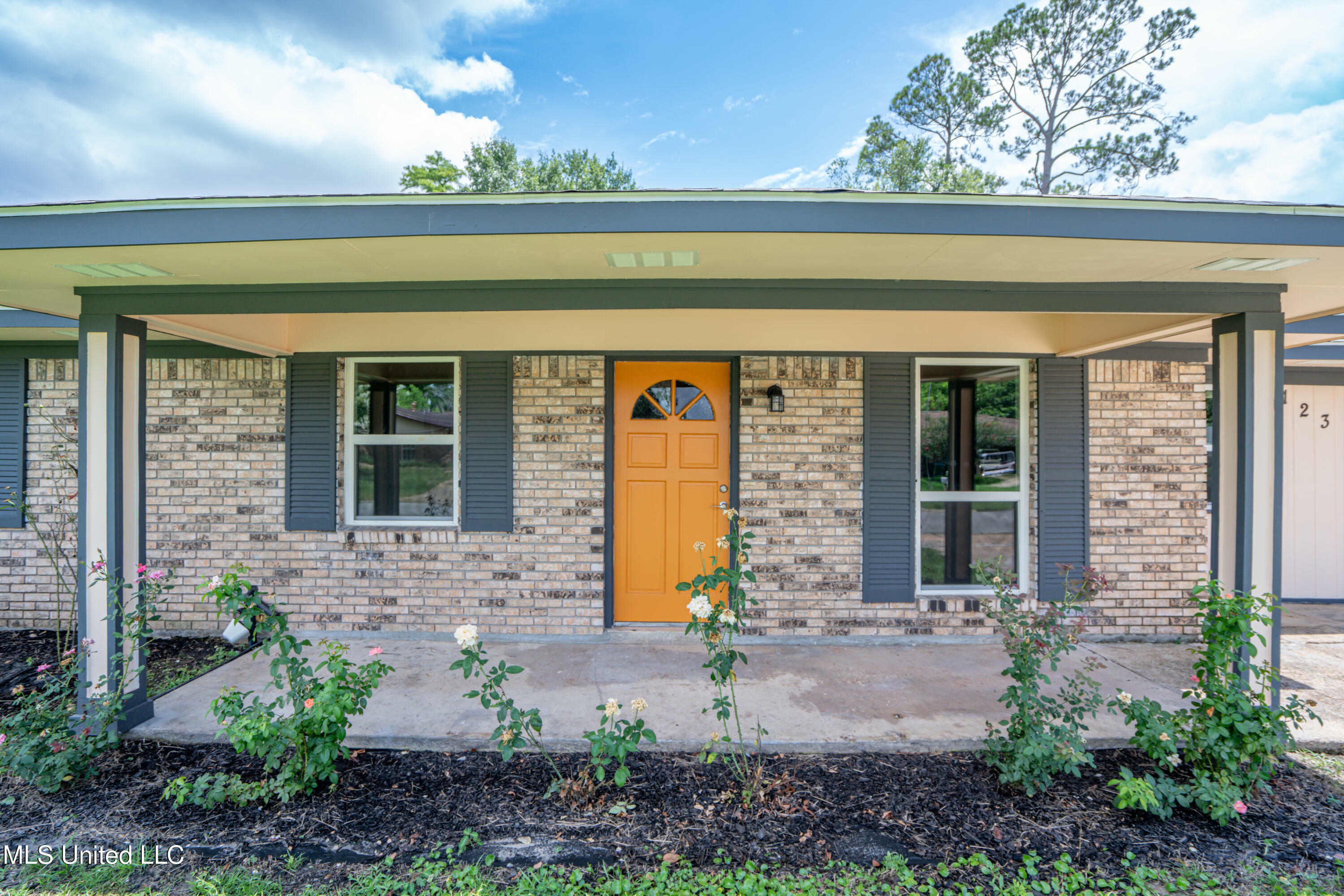 Property Photo:  123 Darran Street  MS 39503 