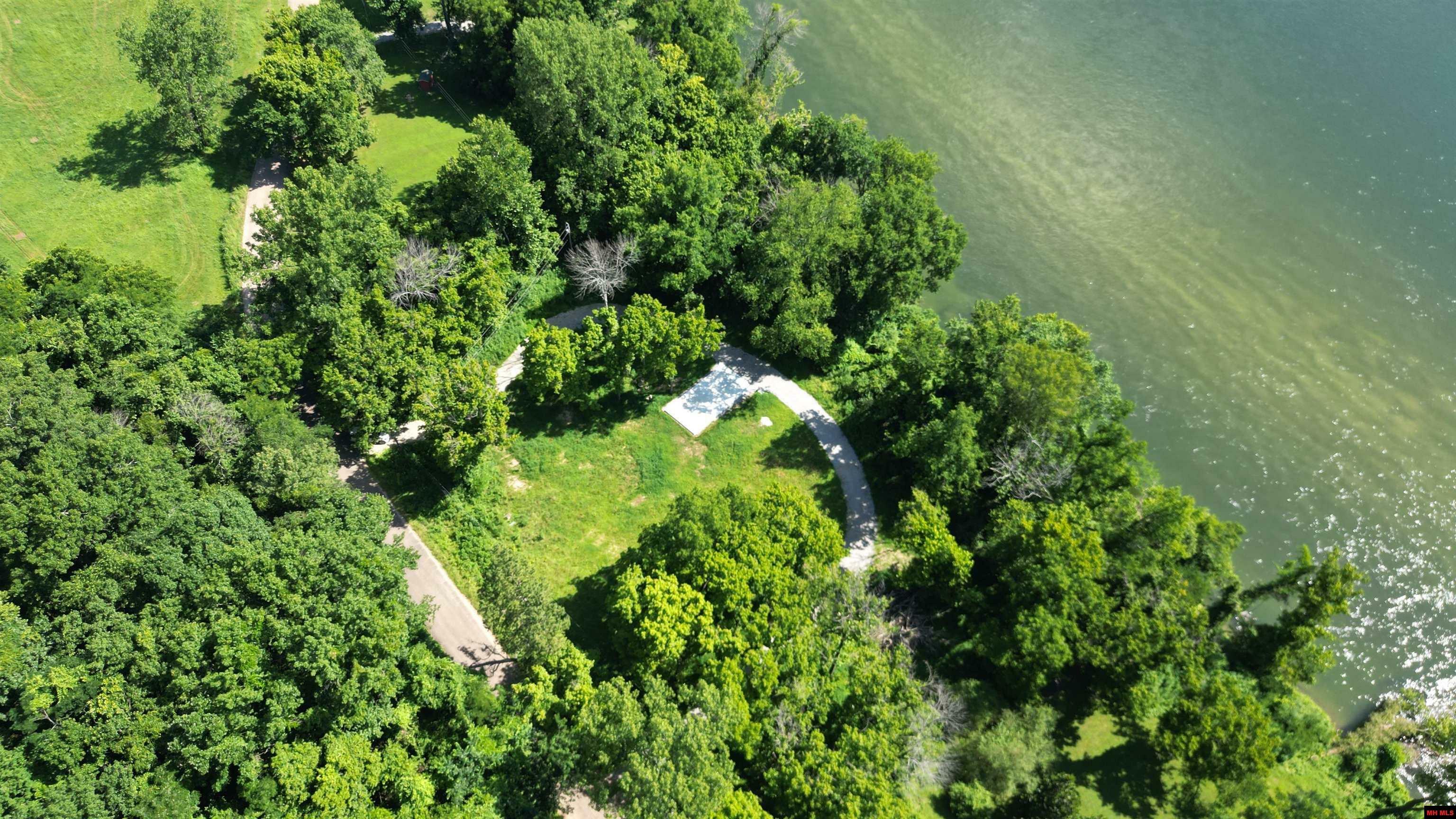 Property Photo: 1566 Riverview Drive AR 72658