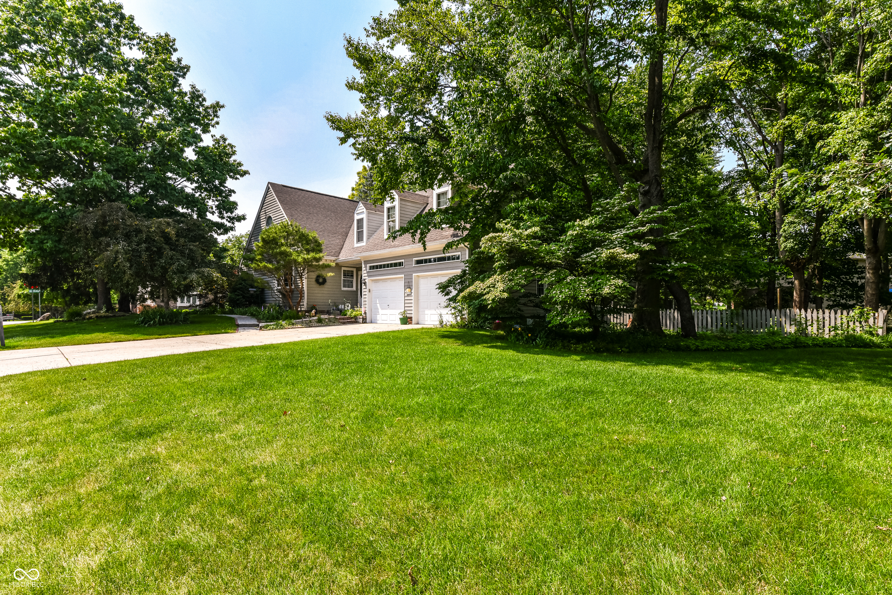 Property Photo:  908 Queensbury Drive  IN 46062 