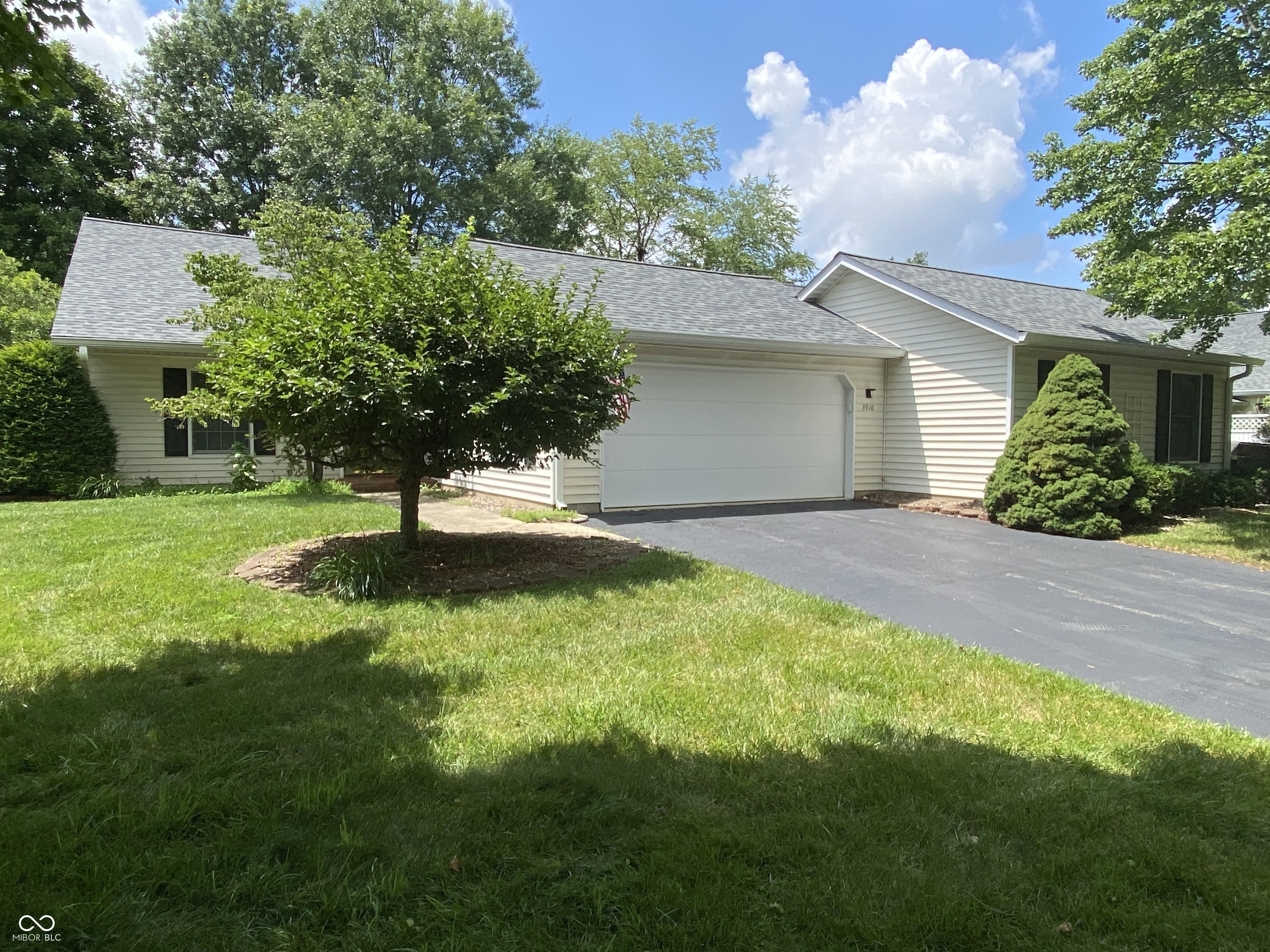 Property Photo: 3910 S Baytree Lane IN 47401