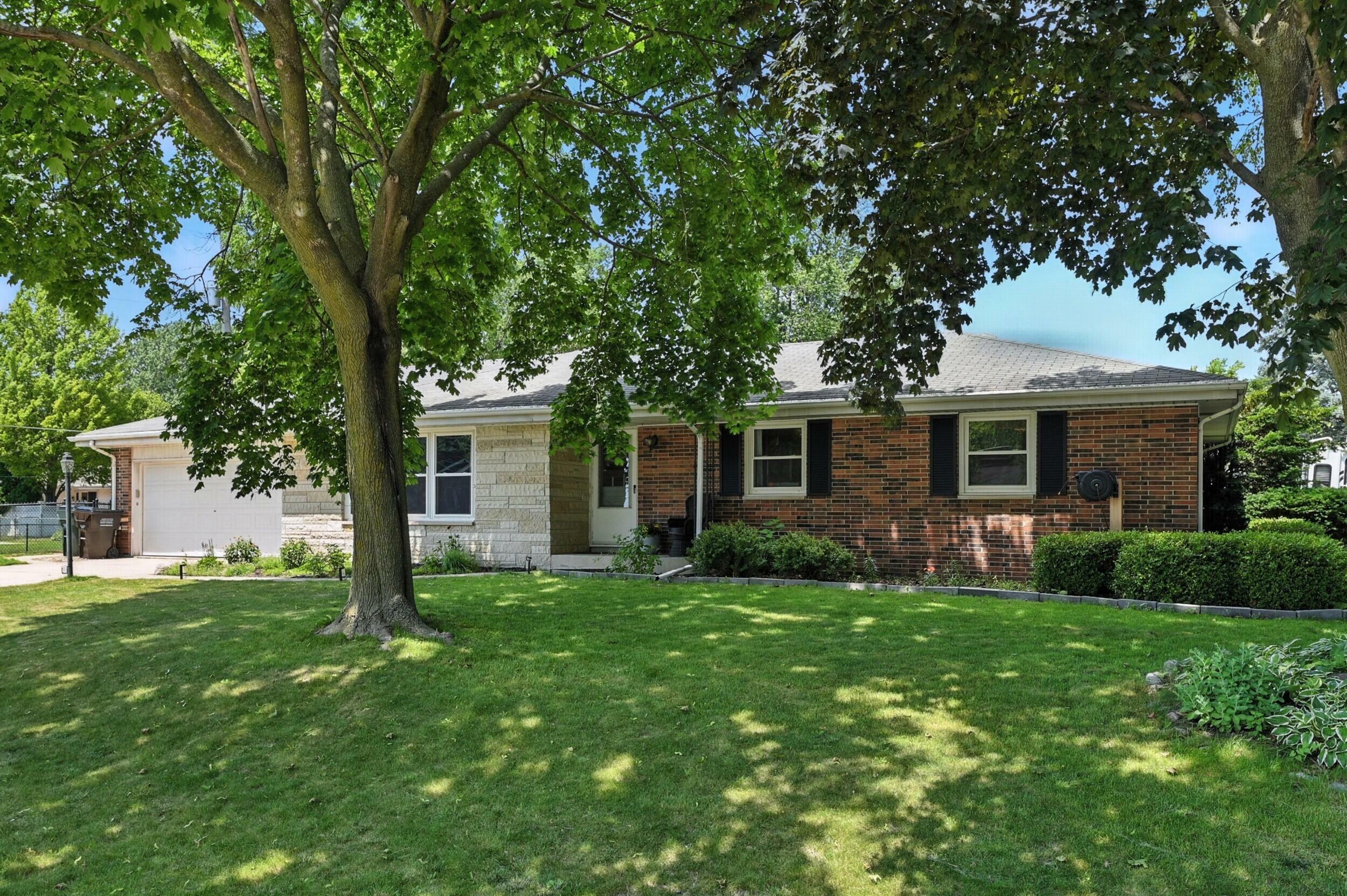 Property Photo: 410 Hialeah Dr WI 53402
