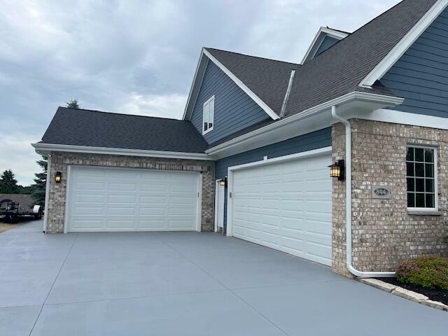 Property Photo: 844 Oak Ridge Cir WI 53027