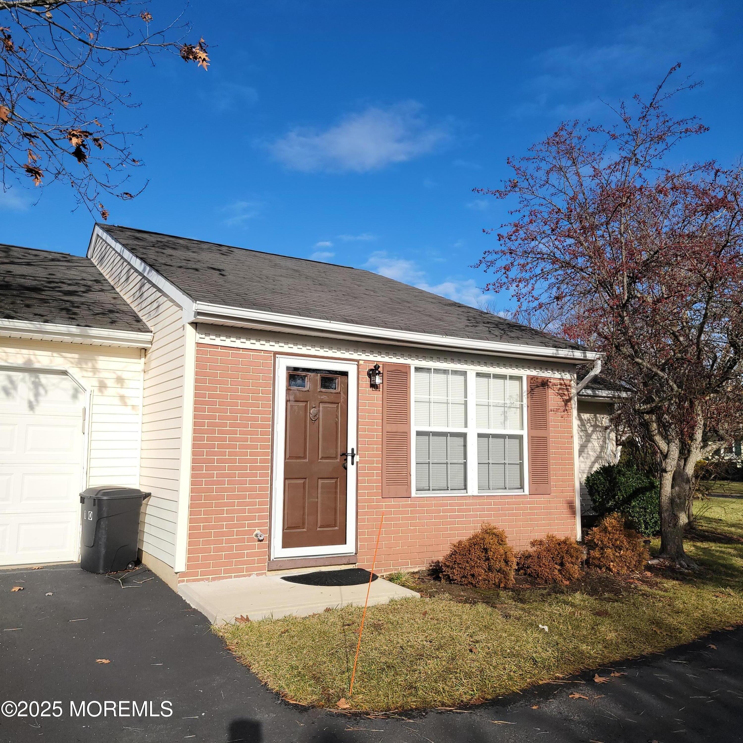 Property Photo: 10 Edgeware Close NJ 07728