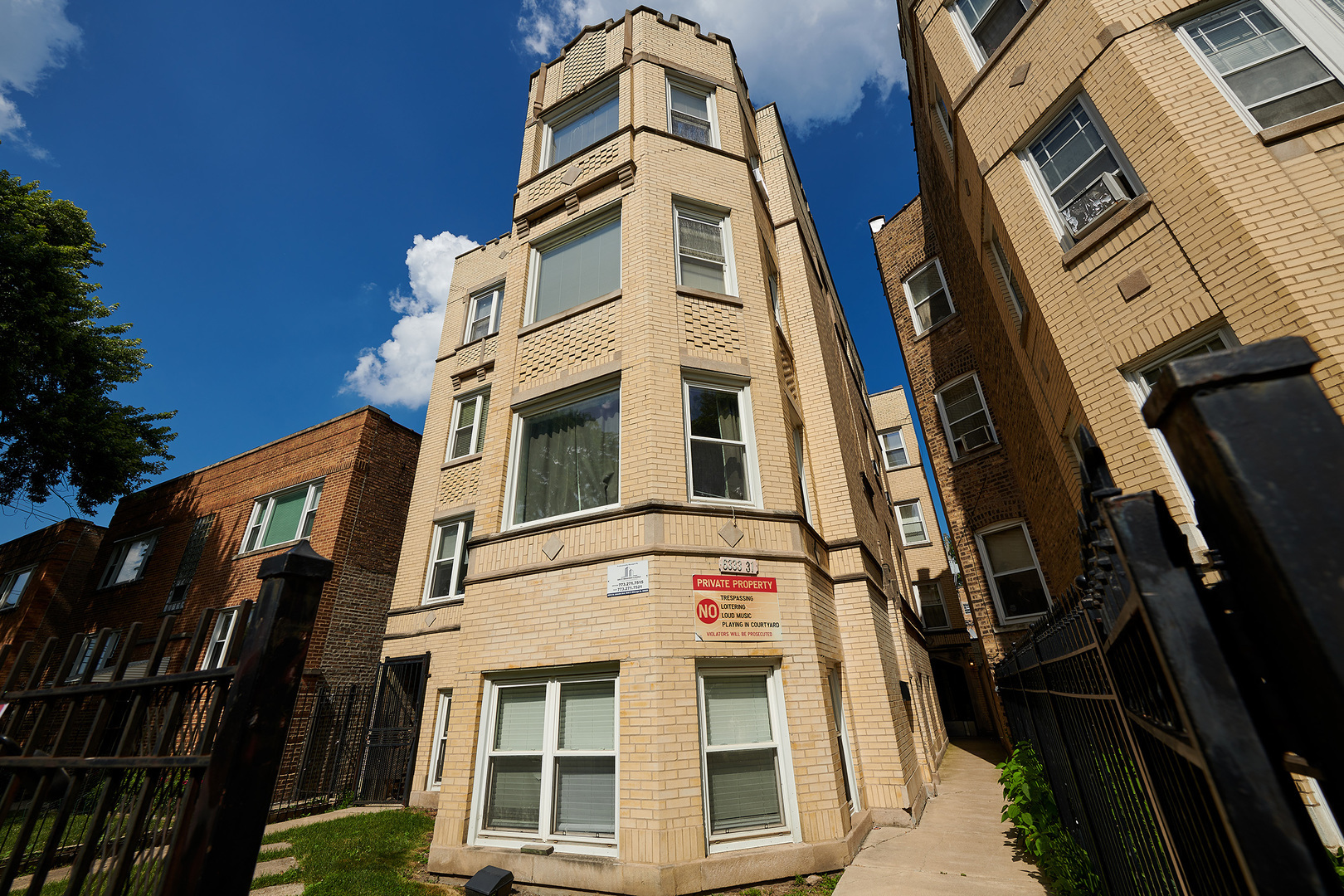Property Photo: 6333 N Francisco Avenue 2 IL 60659