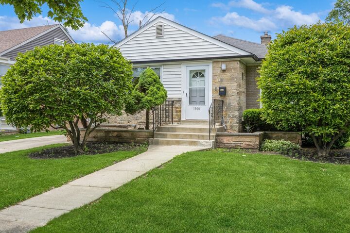 1900 Belleview Avenue  Westchester IL 60154 photo
